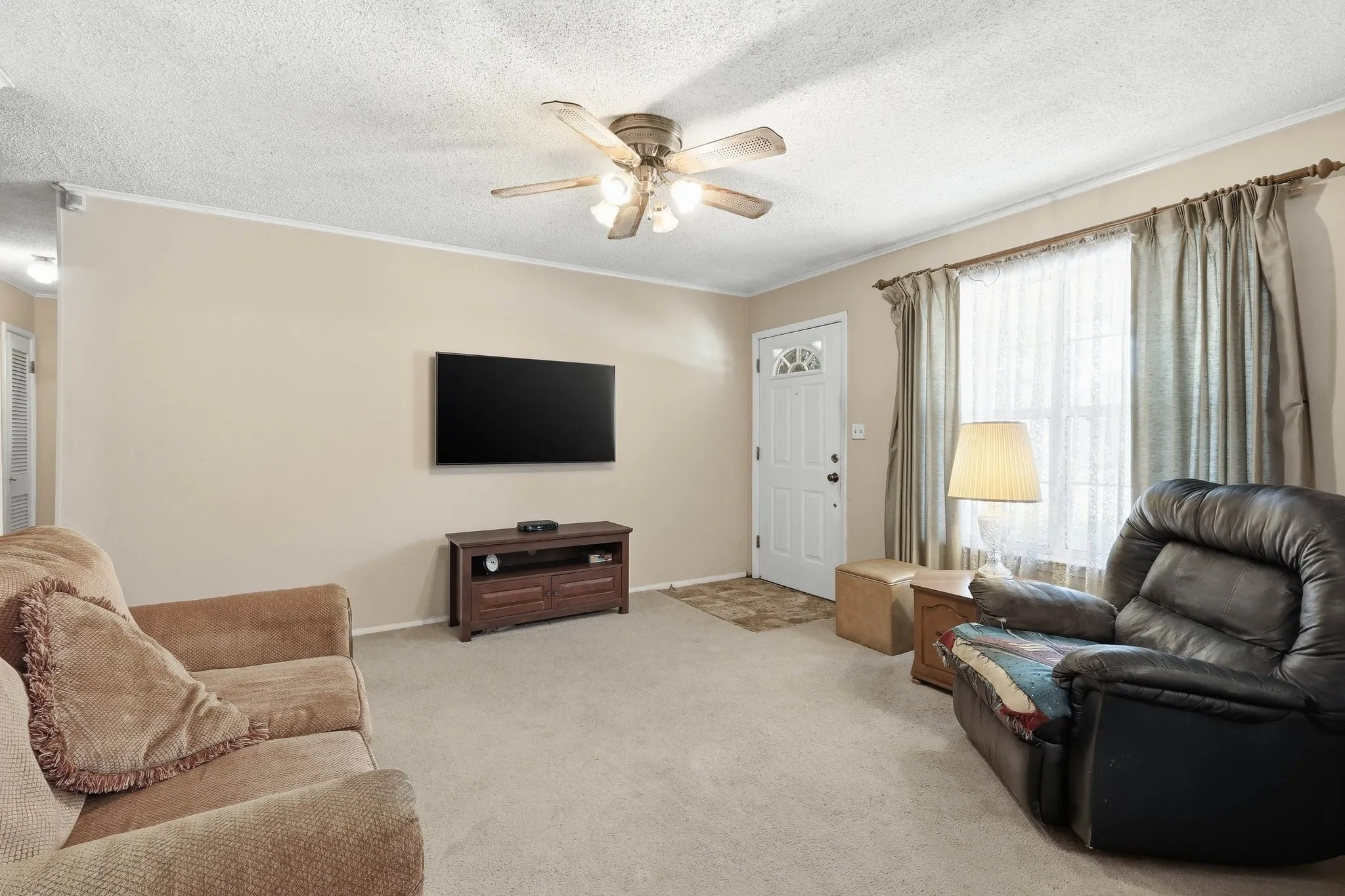 Single Family Residence For Sale in Tarrant County , 1309 De Ridder Avenue, Fort Worth, Texas 76106, 3 Bedroom, 1 Bathroom, Garage spaces, 1,128 Sqft, built in 1959, mls#21266307, Real Estate Agent in Fort Worth, Homes For Sale in Tarrant county, Homes For Sale in Fort Worth, Realtor in Fort Worth Texas, Real Estate Brokerage Independent Realty Texas, Luminita Cordes Realtor