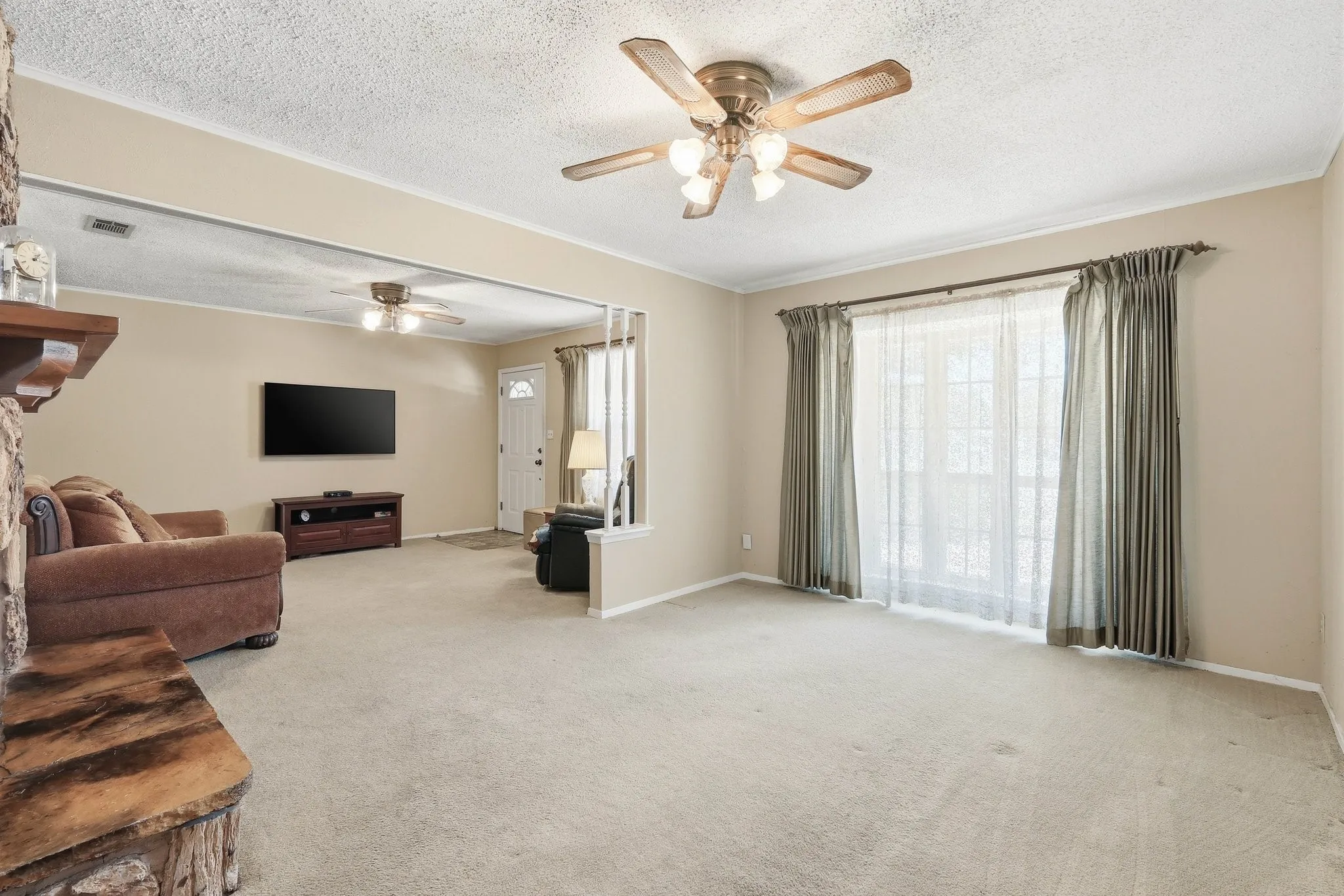 Single Family Residence For Sale in Tarrant County , 1309 De Ridder Avenue, Fort Worth, Texas 76106, 3 Bedroom, 1 Bathroom, Garage spaces, 1,128 Sqft, built in 1959, mls#21266307, Real Estate Agent in Fort Worth, Homes For Sale in Tarrant county, Homes For Sale in Fort Worth, Realtor in Fort Worth Texas, Real Estate Brokerage Independent Realty Texas, Luminita Cordes Realtor
