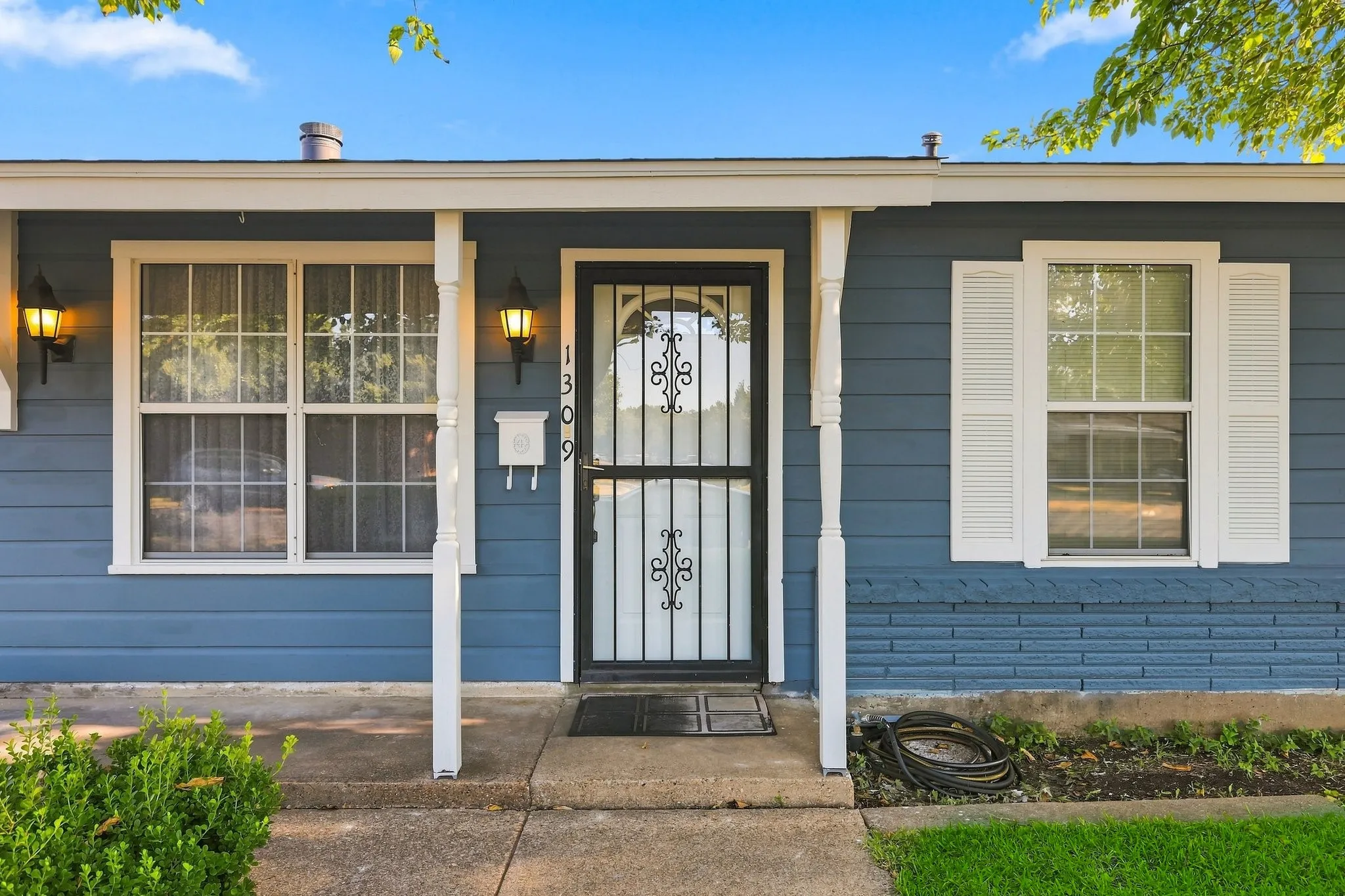 Single Family Residence For Sale in Tarrant County , 1309 De Ridder Avenue, Fort Worth, Texas 76106, 3 Bedroom, 1 Bathroom, Garage spaces, 1,128 Sqft, built in 1959, mls#21266307, Real Estate Agent in Fort Worth, Homes For Sale in Tarrant county, Homes For Sale in Fort Worth, Realtor in Fort Worth Texas, Real Estate Brokerage Independent Realty Texas, Luminita Cordes Realtor