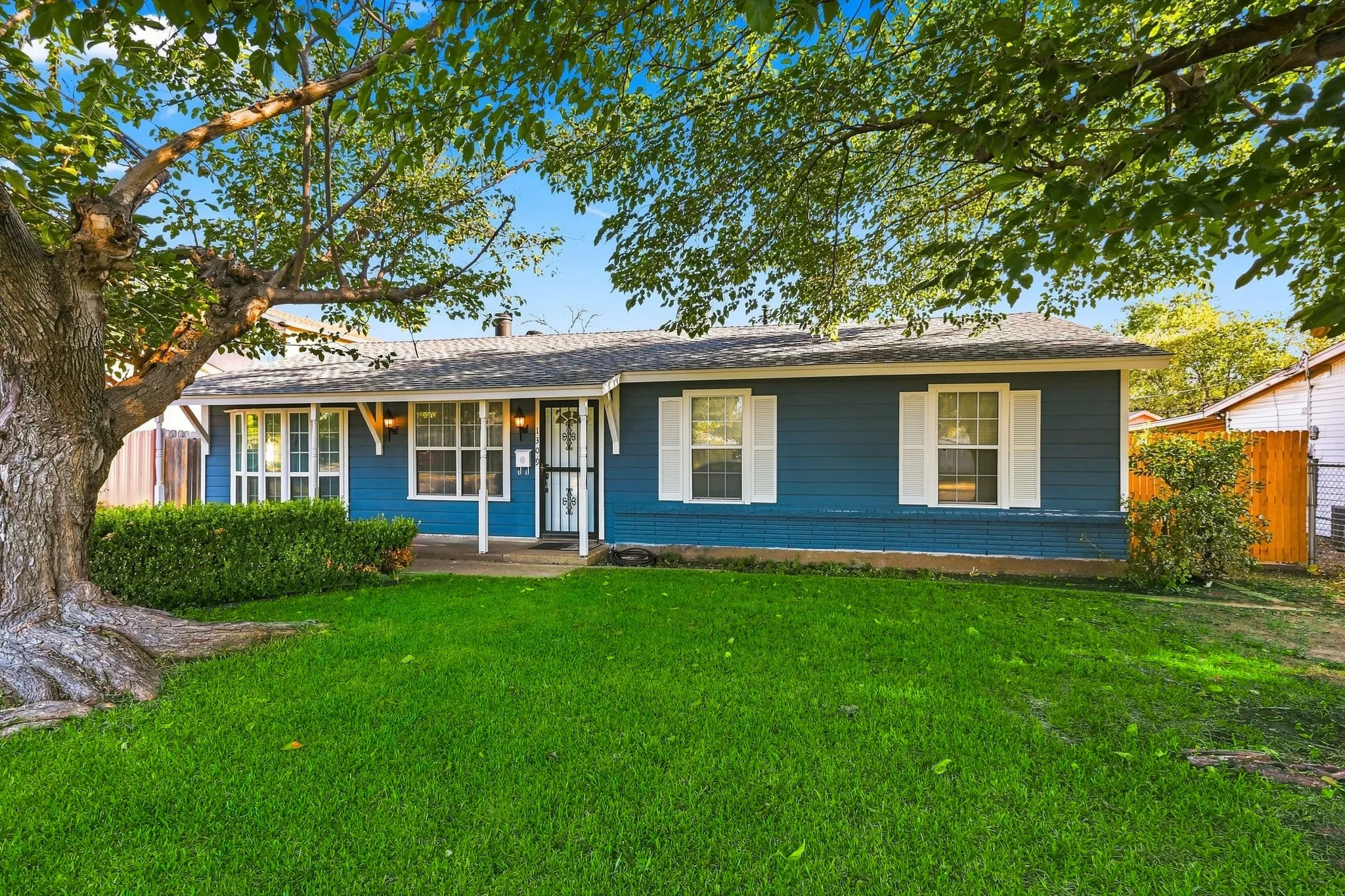 Single Family Residence For Sale in Tarrant County , 1309 De Ridder Avenue, Fort Worth, Texas 76106, 3 Bedroom, 1 Bathroom, Garage spaces, 1,128 Sqft, built in 1959, mls#21266307, Real Estate Agent in Fort Worth, Homes For Sale in Tarrant county, Homes For Sale in Fort Worth, Realtor in Fort Worth Texas, Real Estate Brokerage Independent Realty Texas, Luminita Cordes Realtor