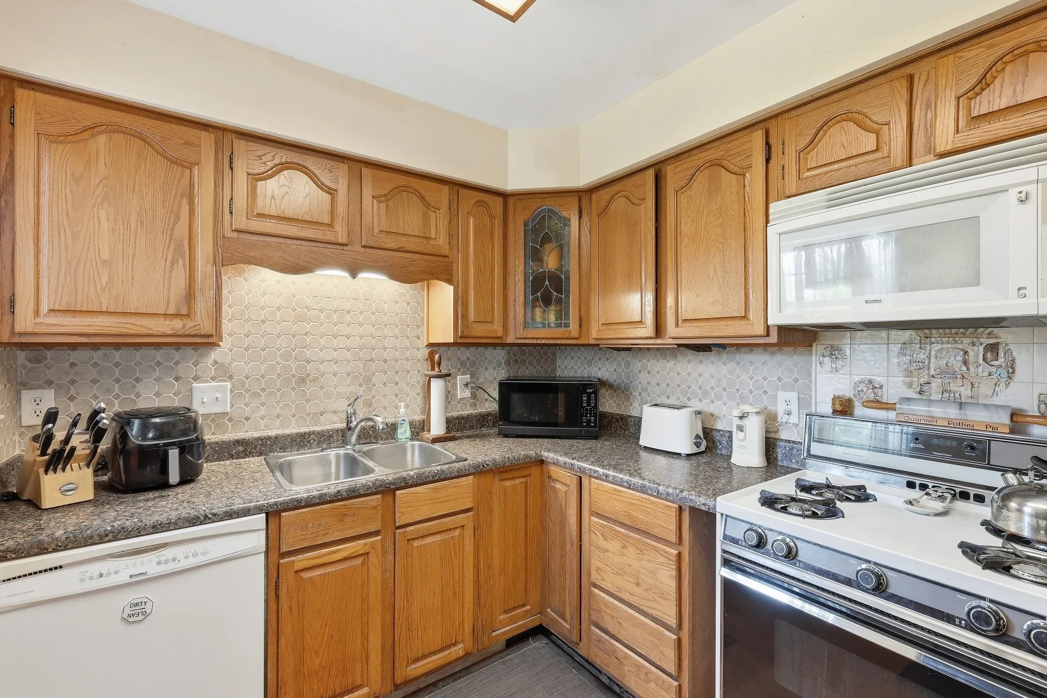 Single Family Residence For Sale in Tarrant County , 1309 De Ridder Avenue, Fort Worth, Texas 76106, 3 Bedroom, 1 Bathroom, Garage spaces, 1,128 Sqft, built in 1959, mls#21266307, Real Estate Agent in Fort Worth, Homes For Sale in Tarrant county, Homes For Sale in Fort Worth, Realtor in Fort Worth Texas, Real Estate Brokerage Independent Realty Texas, Luminita Cordes Realtor