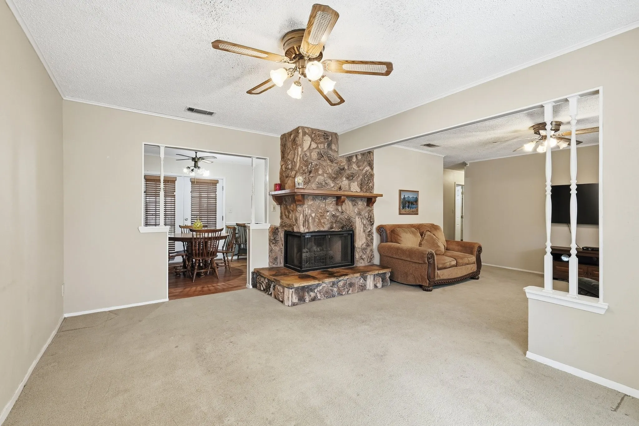 Single Family Residence For Sale in Tarrant County , 1309 De Ridder Avenue, Fort Worth, Texas 76106, 3 Bedroom, 1 Bathroom, Garage spaces, 1,128 Sqft, built in 1959, mls#21266307, Real Estate Agent in Fort Worth, Homes For Sale in Tarrant county, Homes For Sale in Fort Worth, Realtor in Fort Worth Texas, Real Estate Brokerage Independent Realty Texas, Luminita Cordes Realtor