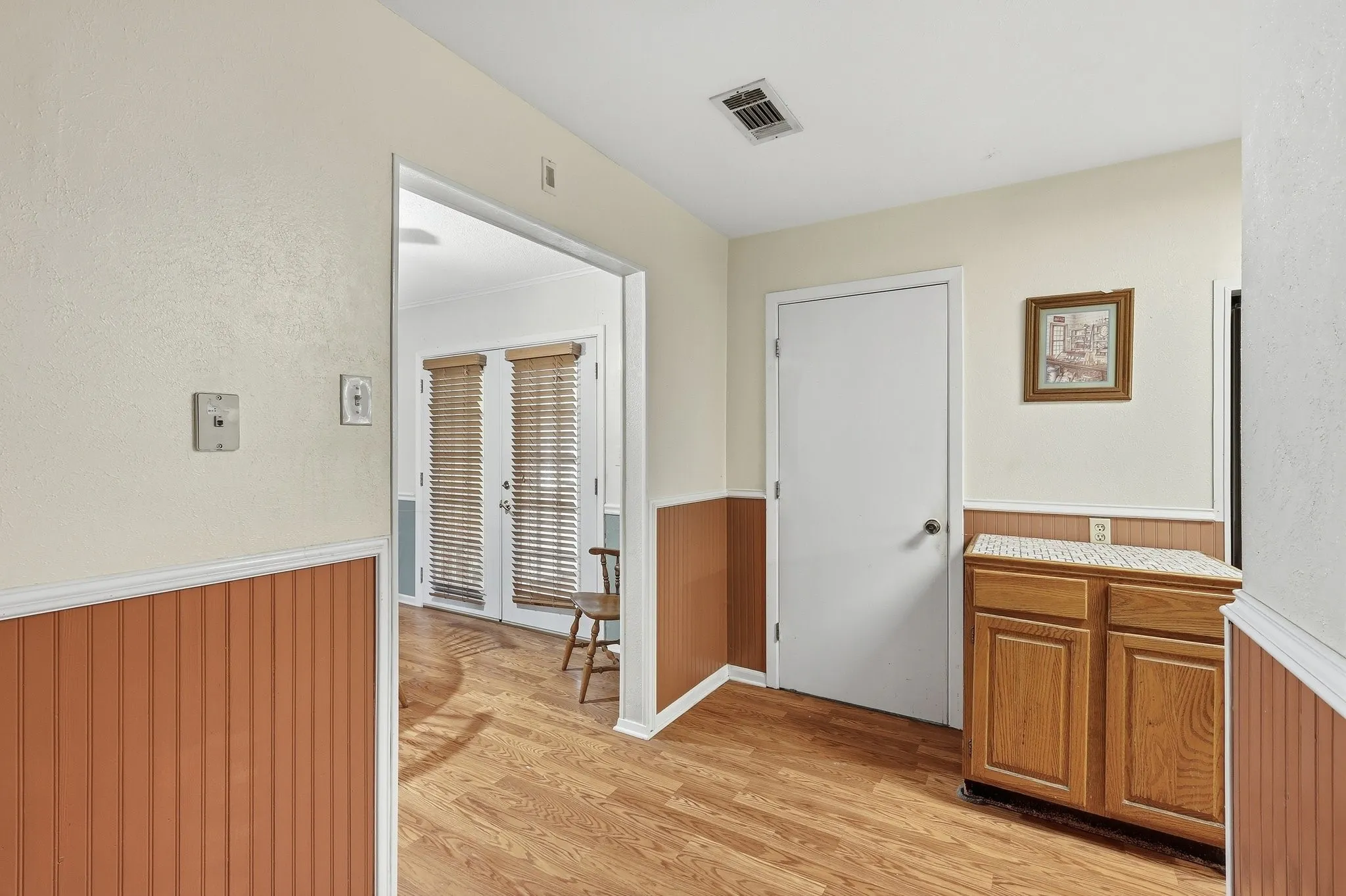 Single Family Residence For Sale in Tarrant County , 1309 De Ridder Avenue, Fort Worth, Texas 76106, 3 Bedroom, 1 Bathroom, Garage spaces, 1,128 Sqft, built in 1959, mls#21266307, Real Estate Agent in Fort Worth, Homes For Sale in Tarrant county, Homes For Sale in Fort Worth, Realtor in Fort Worth Texas, Real Estate Brokerage Independent Realty Texas, Luminita Cordes Realtor