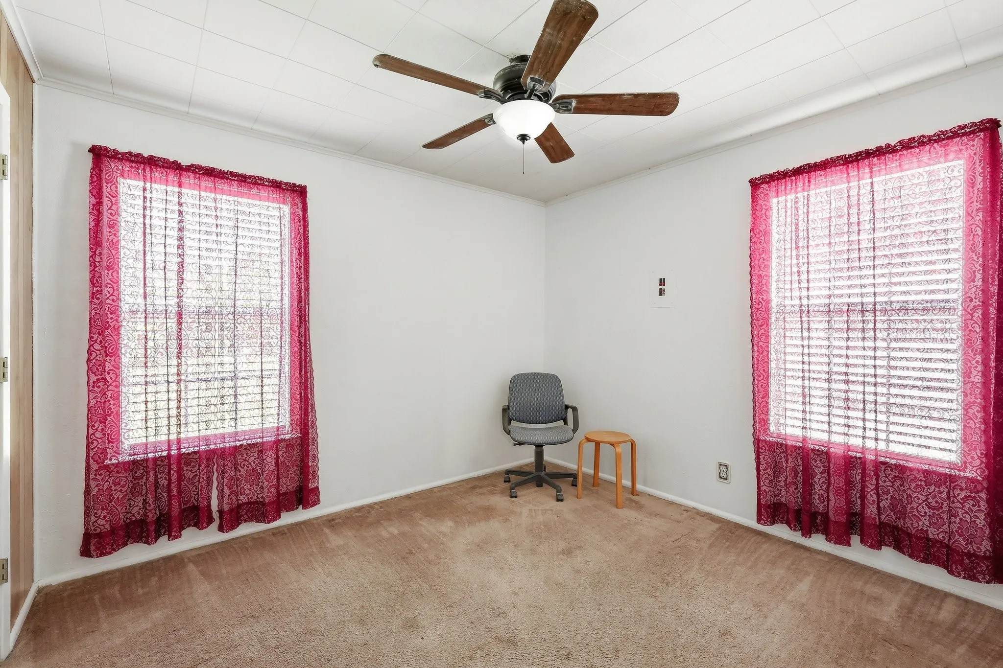 Single Family Residence For Sale in Tarrant County , 1309 De Ridder Avenue, Fort Worth, Texas 76106, 3 Bedroom, 1 Bathroom, Garage spaces, 1,128 Sqft, built in 1959, mls#21266307, Real Estate Agent in Fort Worth, Homes For Sale in Tarrant county, Homes For Sale in Fort Worth, Realtor in Fort Worth Texas, Real Estate Brokerage Independent Realty Texas, Luminita Cordes Realtor