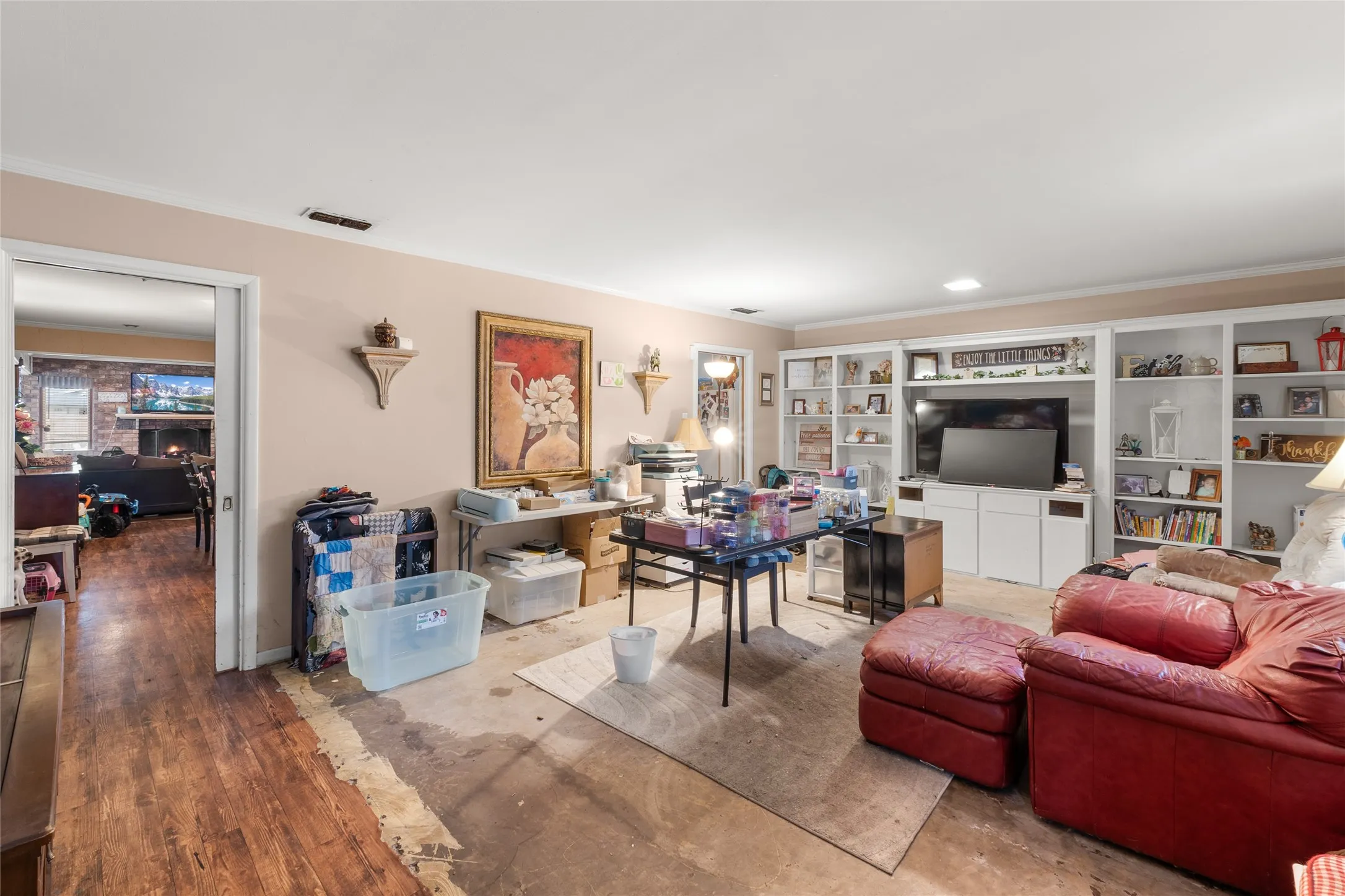 Single Family Residence For Sale in Gregg County , 2510 Wychelm Drive, Kilgore, Texas 75662, 4 Bedrooms, 3 Bathrooms, 2 Garage spaces, 3,875 Sqft, built in 1964, Price $274,900, mls#21270460, Real Estate Agent in Kilgore, Homes For Sale in Gregg county, Homes For Sale in Kilgore, Realtor in Kilgore Texas, Real Estate Brokerage Independent Realty Texas, Luminita Cordes Realtor