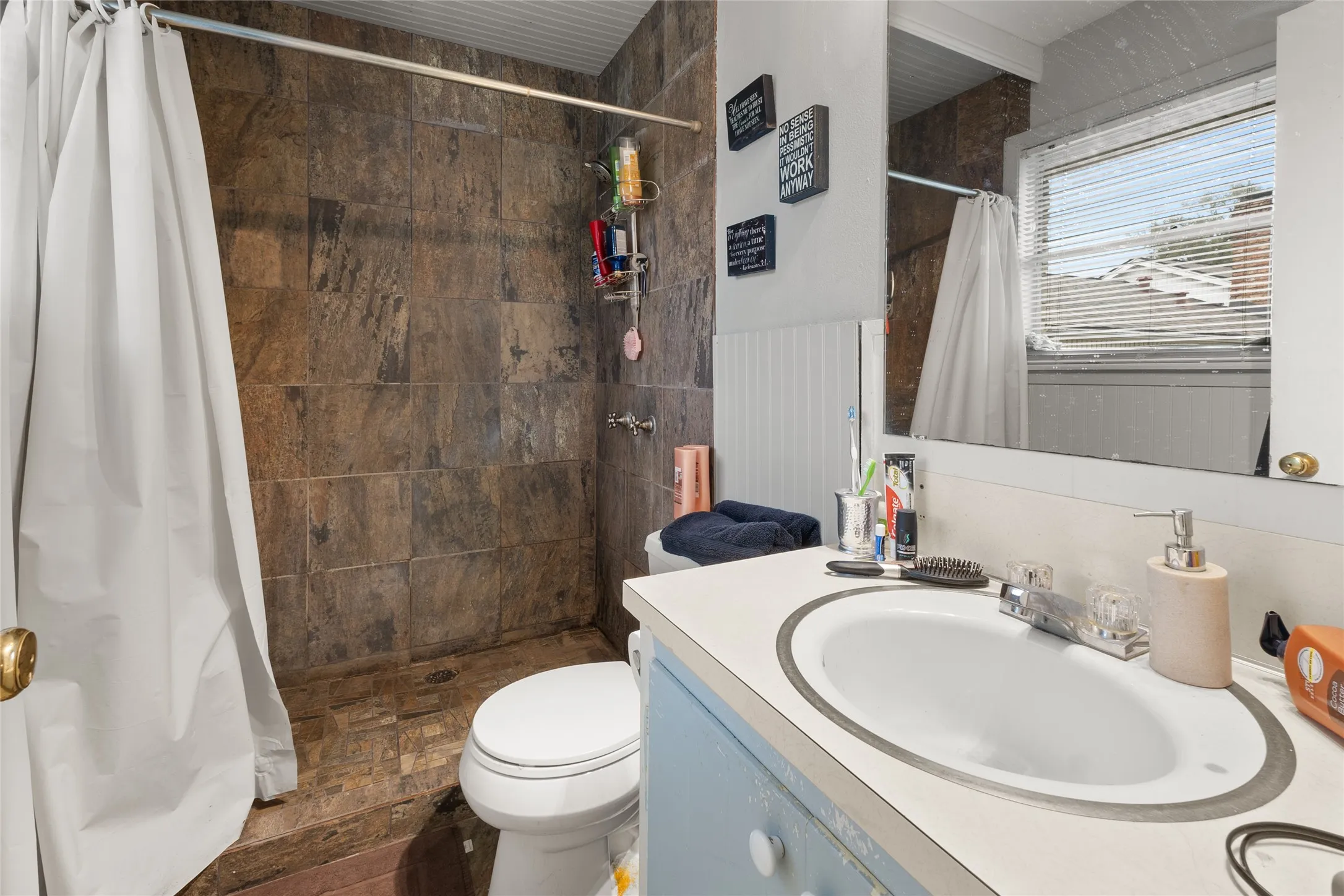 Single Family Residence For Sale in Gregg County , 2510 Wychelm Drive, Kilgore, Texas 75662, 4 Bedrooms, 3 Bathrooms, 2 Garage spaces, 3,875 Sqft, built in 1964, Price $274,900, mls#21270460, Real Estate Agent in Kilgore, Homes For Sale in Gregg county, Homes For Sale in Kilgore, Realtor in Kilgore Texas, Real Estate Brokerage Independent Realty Texas, Luminita Cordes Realtor