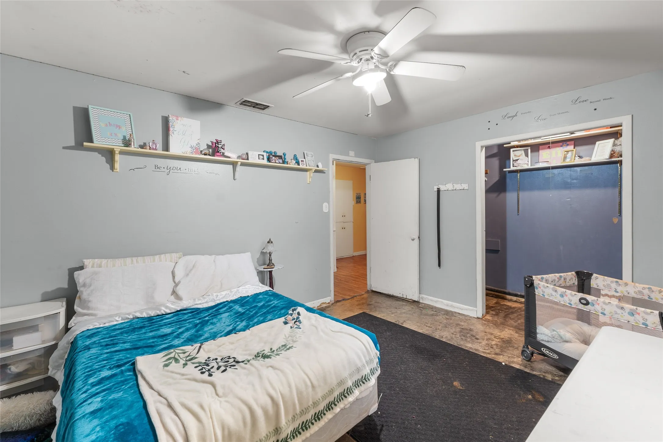 Single Family Residence For Sale in Gregg County , 2510 Wychelm Drive, Kilgore, Texas 75662, 4 Bedrooms, 3 Bathrooms, 2 Garage spaces, 3,875 Sqft, built in 1964, Price $274,900, mls#21270460, Real Estate Agent in Kilgore, Homes For Sale in Gregg county, Homes For Sale in Kilgore, Realtor in Kilgore Texas, Real Estate Brokerage Independent Realty Texas, Luminita Cordes Realtor
