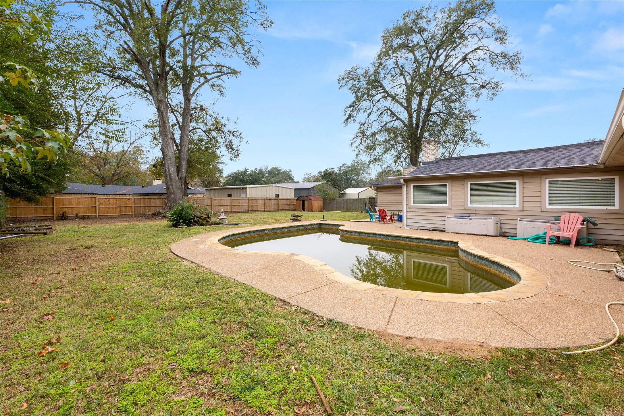 Single Family Residence For Sale in Gregg County , 2510 Wychelm Drive, Kilgore, Texas 75662, 4 Bedrooms, 3 Bathrooms, 2 Garage spaces, 3,875 Sqft, built in 1964, Price $274,900, mls#21270460, Real Estate Agent in Kilgore, Homes For Sale in Gregg county, Homes For Sale in Kilgore, Realtor in Kilgore Texas, Real Estate Brokerage Independent Realty Texas, Luminita Cordes Realtor