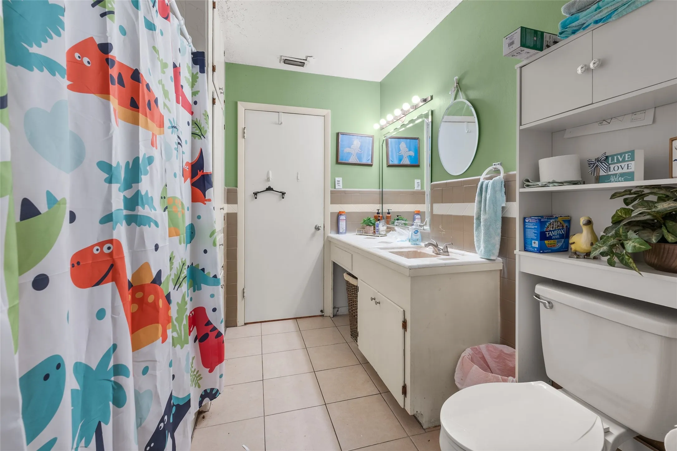 Single Family Residence For Sale in Gregg County , 2510 Wychelm Drive, Kilgore, Texas 75662, 4 Bedrooms, 3 Bathrooms, 2 Garage spaces, 3,875 Sqft, built in 1964, Price $274,900, mls#21270460, Real Estate Agent in Kilgore, Homes For Sale in Gregg county, Homes For Sale in Kilgore, Realtor in Kilgore Texas, Real Estate Brokerage Independent Realty Texas, Luminita Cordes Realtor