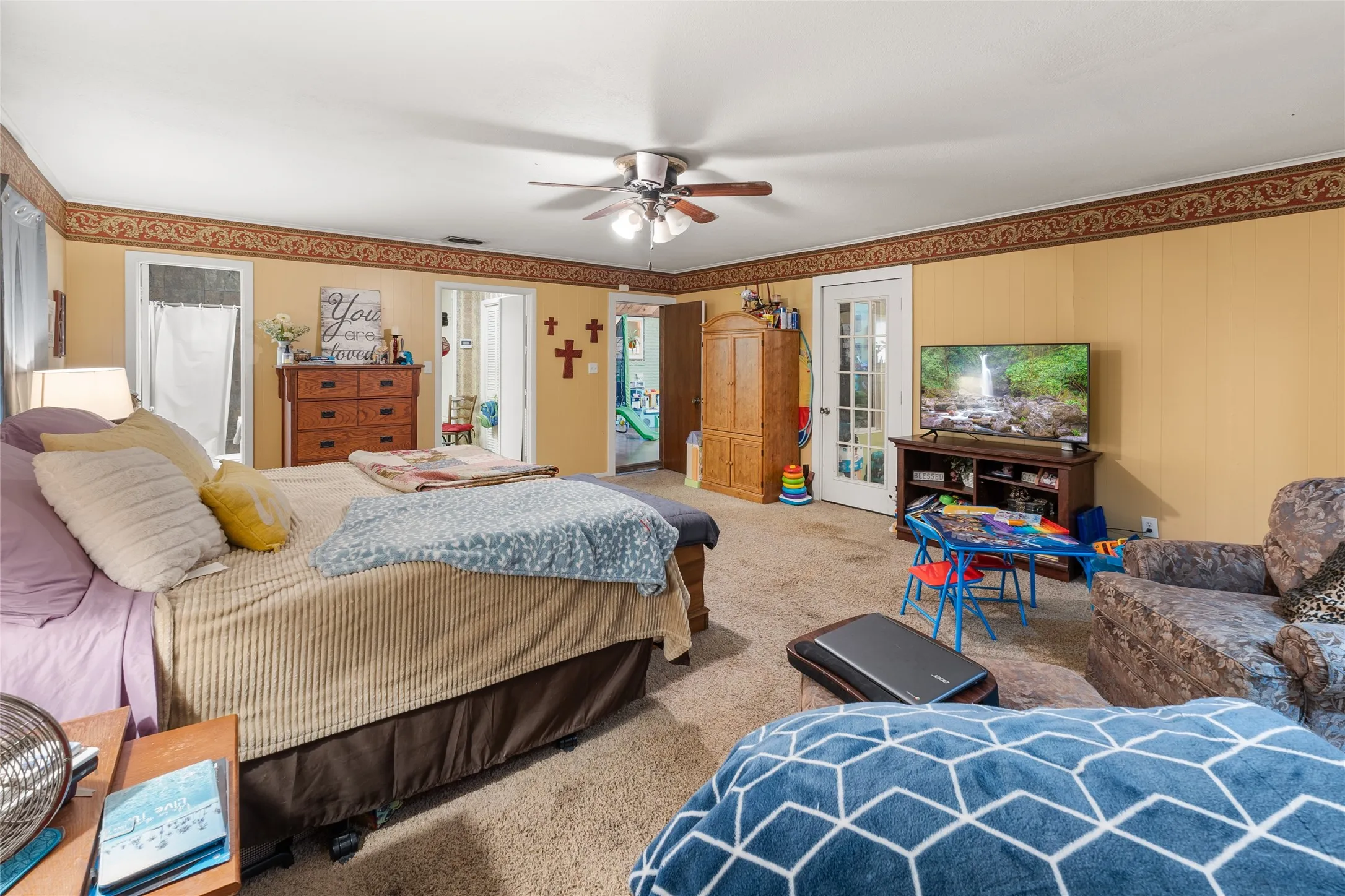 Single Family Residence For Sale in Gregg County , 2510 Wychelm Drive, Kilgore, Texas 75662, 4 Bedrooms, 3 Bathrooms, 2 Garage spaces, 3,875 Sqft, built in 1964, Price $274,900, mls#21270460, Real Estate Agent in Kilgore, Homes For Sale in Gregg county, Homes For Sale in Kilgore, Realtor in Kilgore Texas, Real Estate Brokerage Independent Realty Texas, Luminita Cordes Realtor