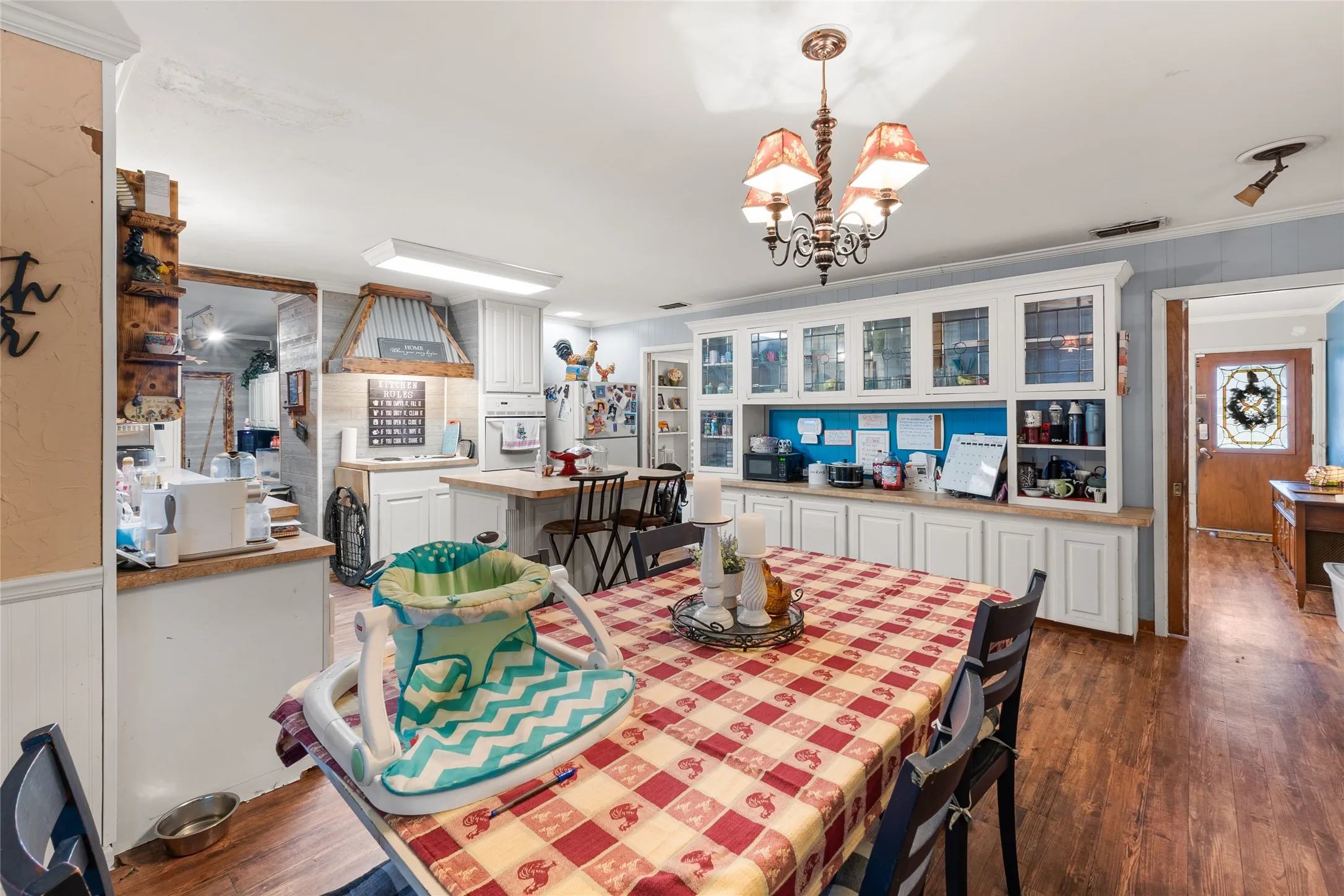 Single Family Residence For Sale in Gregg County , 2510 Wychelm Drive, Kilgore, Texas 75662, 4 Bedrooms, 3 Bathrooms, 2 Garage spaces, 3,875 Sqft, built in 1964, Price $274,900, mls#21270460, Real Estate Agent in Kilgore, Homes For Sale in Gregg county, Homes For Sale in Kilgore, Realtor in Kilgore Texas, Real Estate Brokerage Independent Realty Texas, Luminita Cordes Realtor