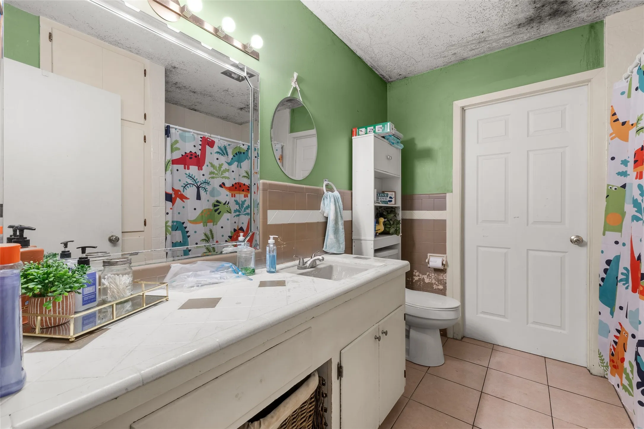 Single Family Residence For Sale in Gregg County , 2510 Wychelm Drive, Kilgore, Texas 75662, 4 Bedrooms, 3 Bathrooms, 2 Garage spaces, 3,875 Sqft, built in 1964, Price $274,900, mls#21270460, Real Estate Agent in Kilgore, Homes For Sale in Gregg county, Homes For Sale in Kilgore, Realtor in Kilgore Texas, Real Estate Brokerage Independent Realty Texas, Luminita Cordes Realtor