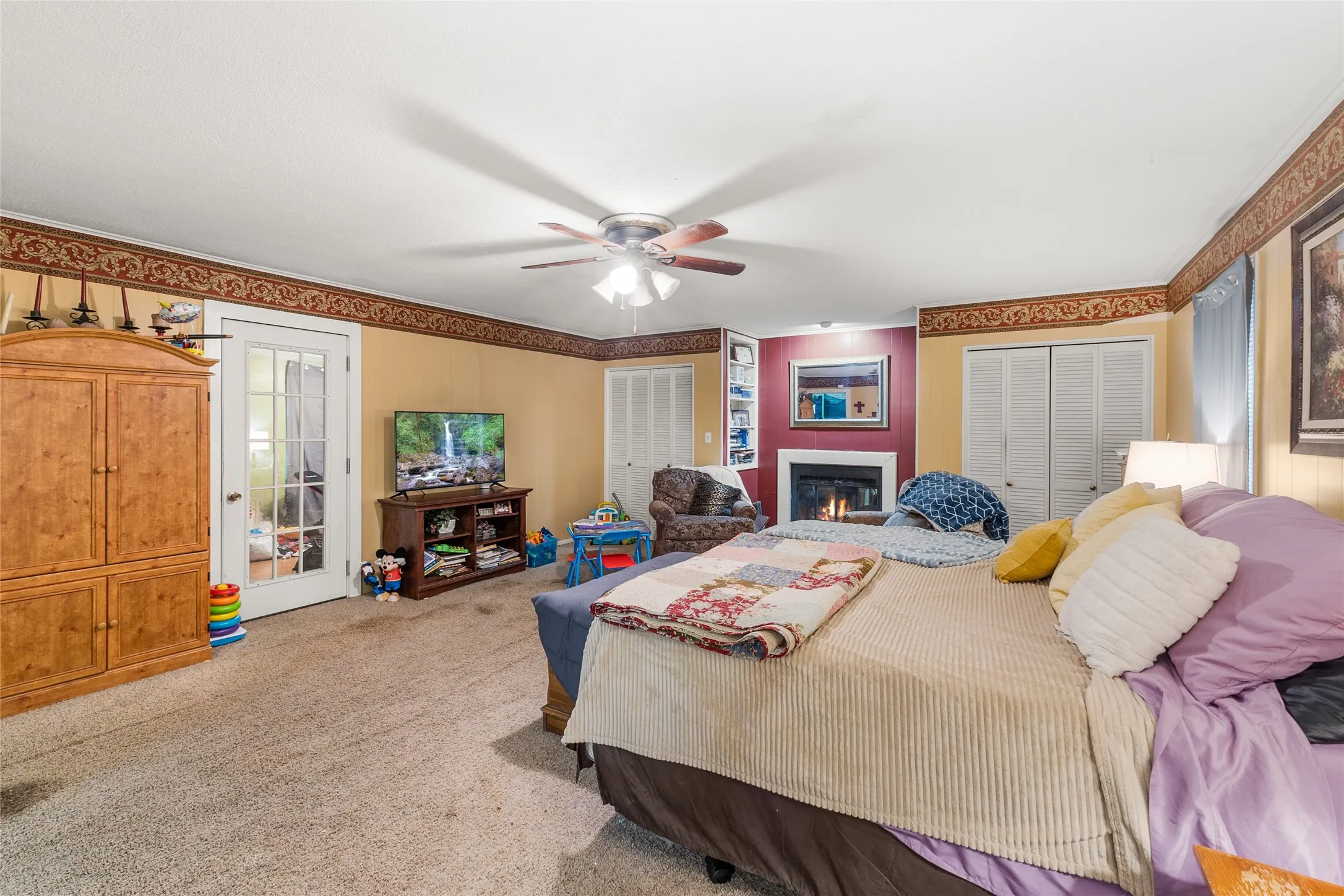 Single Family Residence For Sale in Gregg County , 2510 Wychelm Drive, Kilgore, Texas 75662, 4 Bedrooms, 3 Bathrooms, 2 Garage spaces, 3,875 Sqft, built in 1964, Price $274,900, mls#21270460, Real Estate Agent in Kilgore, Homes For Sale in Gregg county, Homes For Sale in Kilgore, Realtor in Kilgore Texas, Real Estate Brokerage Independent Realty Texas, Luminita Cordes Realtor