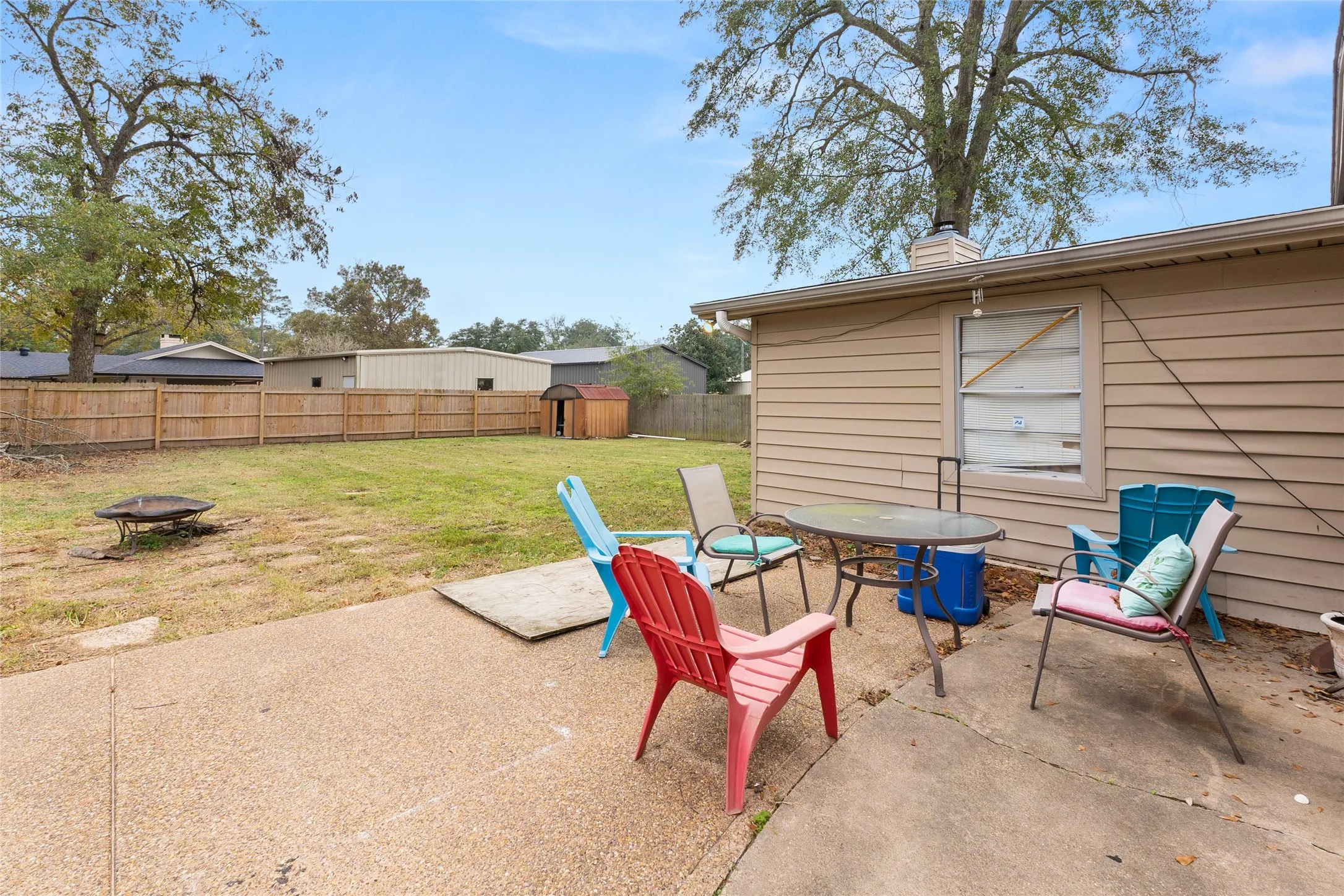 Single Family Residence For Sale in Gregg County , 2510 Wychelm Drive, Kilgore, Texas 75662, 4 Bedrooms, 3 Bathrooms, 2 Garage spaces, 3,875 Sqft, built in 1964, Price $274,900, mls#21270460, Real Estate Agent in Kilgore, Homes For Sale in Gregg county, Homes For Sale in Kilgore, Realtor in Kilgore Texas, Real Estate Brokerage Independent Realty Texas, Luminita Cordes Realtor