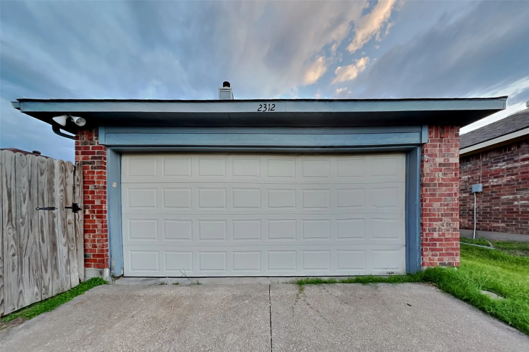 Single Family Residence For Rent in Dallas County , 2312 Gerber Drive, Mesquite, Texas 75181, 4 Bedroom, 3 Bathroom, 2 Garage spaces, 2,285 Sqft, built in 1996, mls#21273643, Real Estate Agent in Mesquite, Homes For Rent in Dallas county, Homes For Rent in Mesquite, Realtor in Mesquite Texas, Real Estate Brokerage Independent Realty Texas, Luminita Cordes Realtor