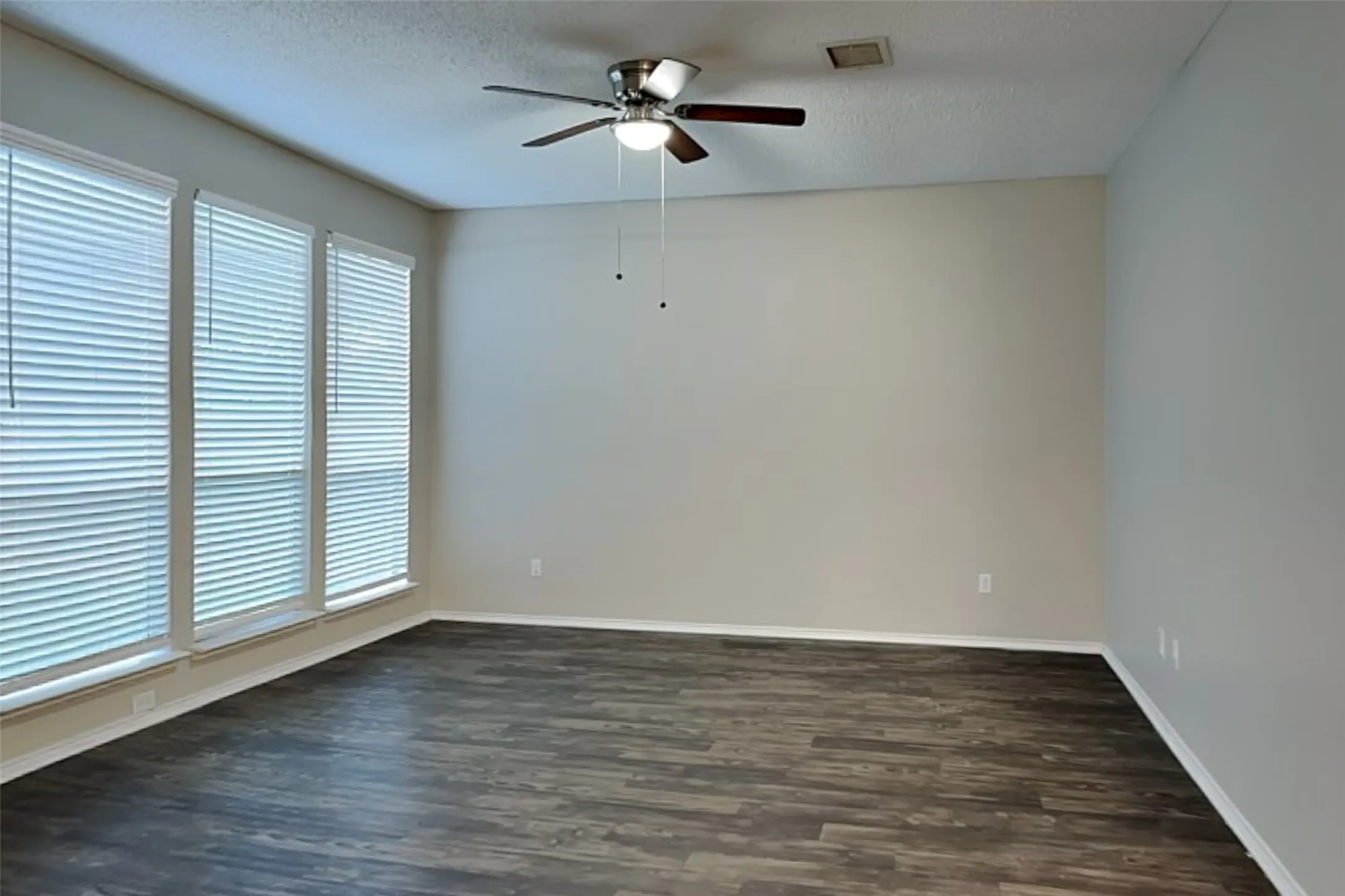 Single Family Residence For Rent in Dallas County , 2312 Gerber Drive, Mesquite, Texas 75181, 4 Bedroom, 3 Bathroom, 2 Garage spaces, 2,285 Sqft, built in 1996, mls#21273643, Real Estate Agent in Mesquite, Homes For Rent in Dallas county, Homes For Rent in Mesquite, Realtor in Mesquite Texas, Real Estate Brokerage Independent Realty Texas, Luminita Cordes Realtor