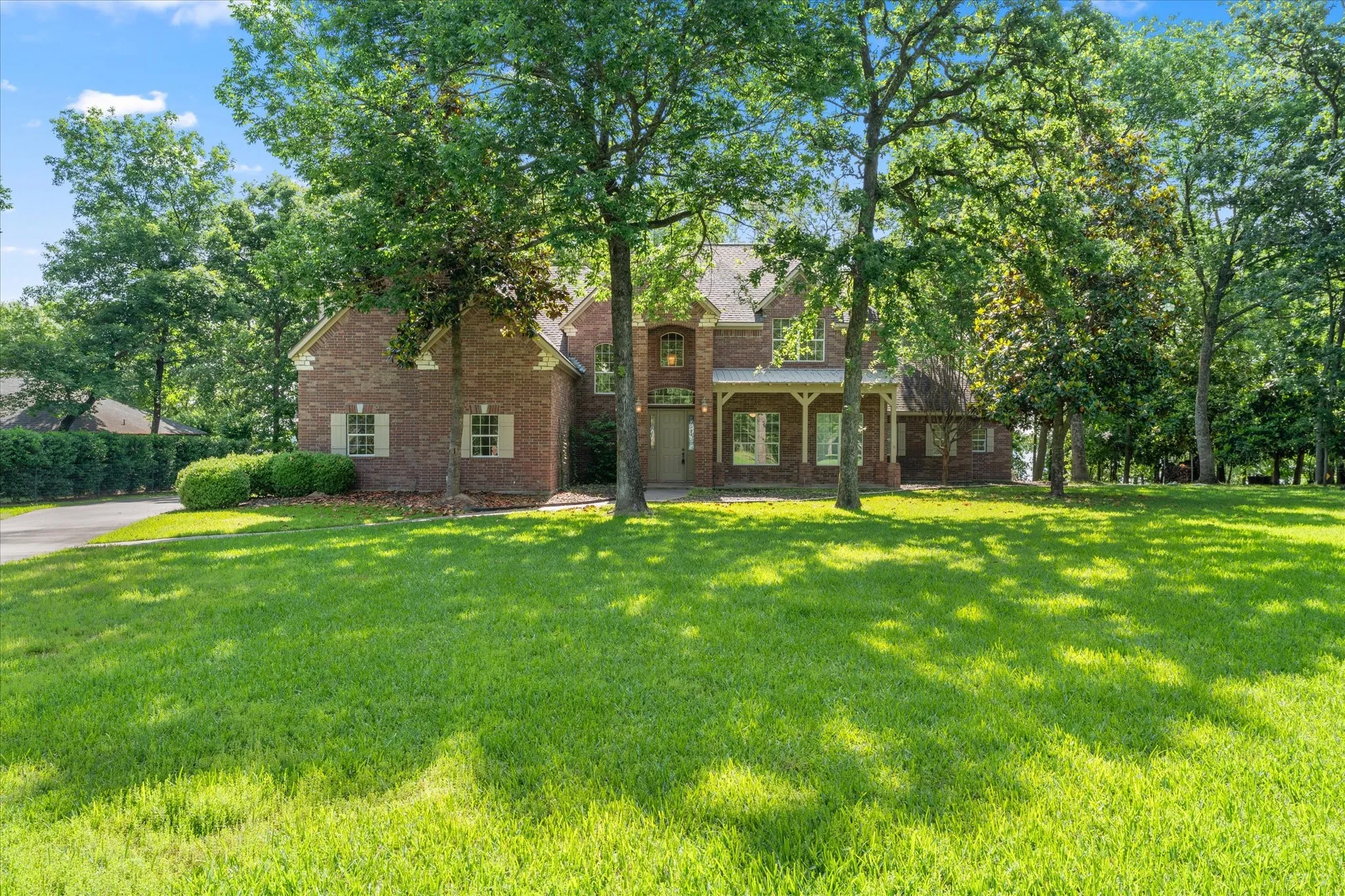 Single Family Residence For Sale in Wood County , 1222 Private Road 5980, Yantis, Texas 75497, 4 Bedrooms, 4 Bathrooms, 3 Garage spaces, 3,762 Sqft, built in 2000, Price $1,090,000, mls#21269120, Real Estate Agent in Yantis, Homes For Sale in Wood county, Homes For Sale in Yantis, Realtor in Yantis Texas, Real Estate Brokerage Independent Realty Texas, Luminita Cordes Realtor