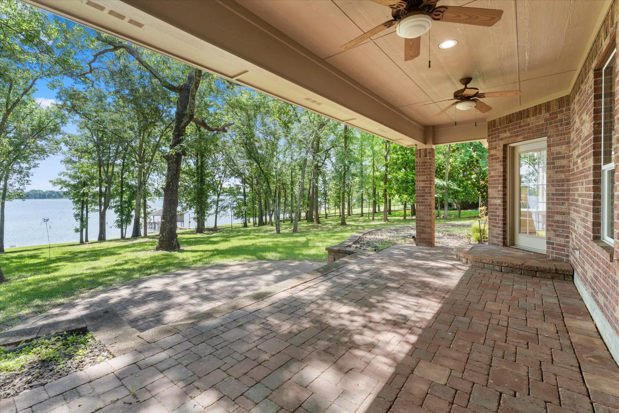 Single Family Residence For Sale in Wood County , 1222 Private Road 5980, Yantis, Texas 75497, 4 Bedrooms, 4 Bathrooms, 3 Garage spaces, 3,762 Sqft, built in 2000, Price $1,090,000, mls#21269120, Real Estate Agent in Yantis, Homes For Sale in Wood county, Homes For Sale in Yantis, Realtor in Yantis Texas, Real Estate Brokerage Independent Realty Texas, Luminita Cordes Realtor