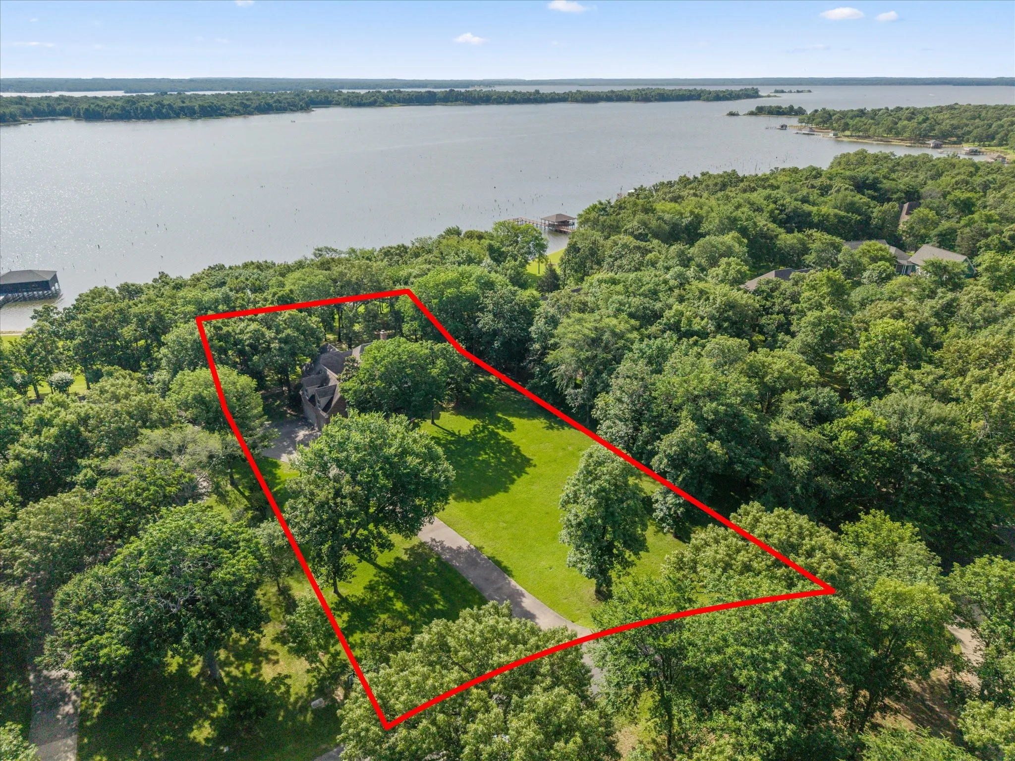Single Family Residence For Sale in Wood County , 1222 Private Road 5980, Yantis, Texas 75497, 4 Bedrooms, 4 Bathrooms, 3 Garage spaces, 3,762 Sqft, built in 2000, Price $1,090,000, mls#21269120, Real Estate Agent in Yantis, Homes For Sale in Wood county, Homes For Sale in Yantis, Realtor in Yantis Texas, Real Estate Brokerage Independent Realty Texas, Luminita Cordes Realtor