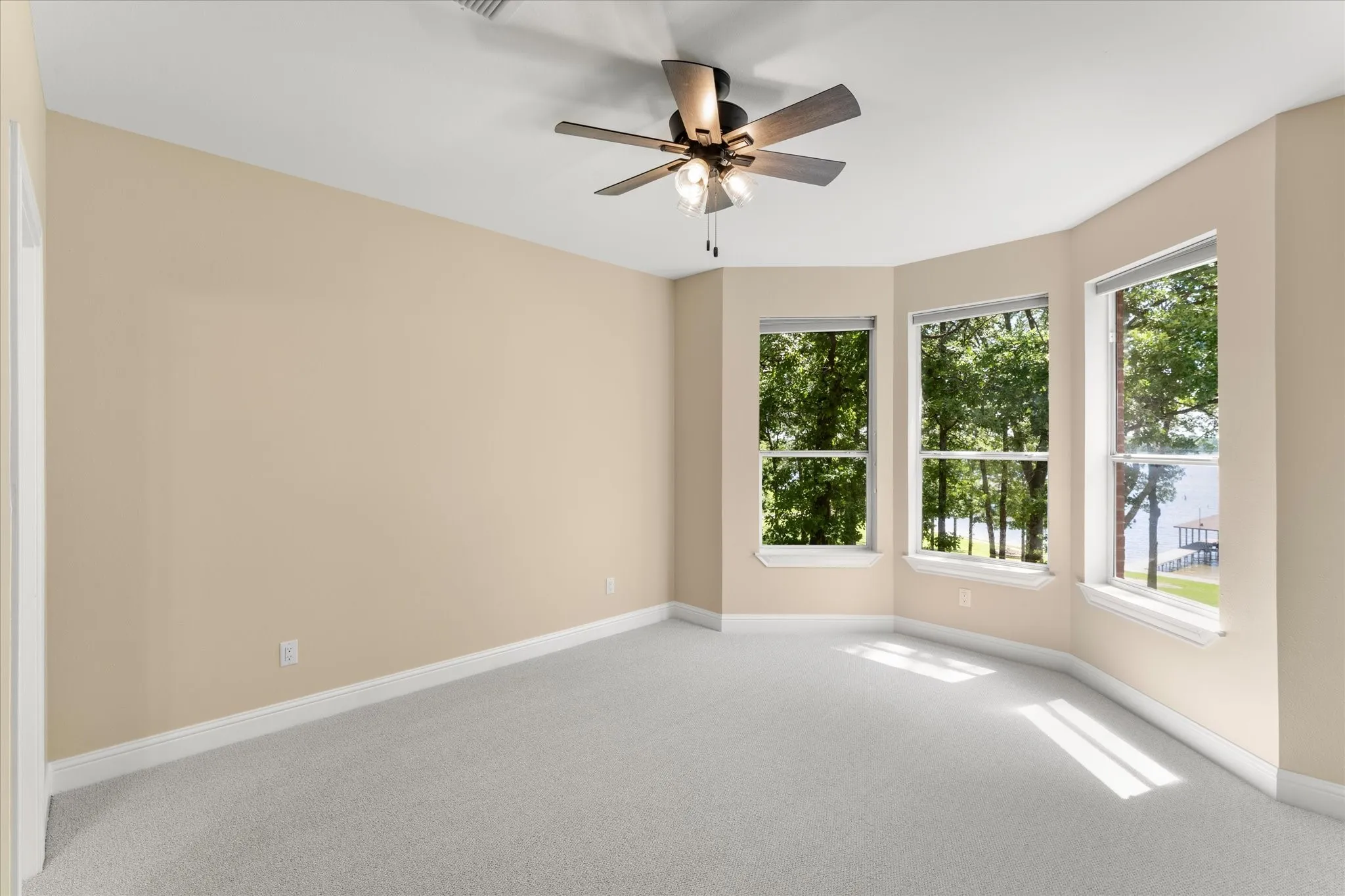 Single Family Residence For Sale in Wood County , 1222 Private Road 5980, Yantis, Texas 75497, 4 Bedrooms, 4 Bathrooms, 3 Garage spaces, 3,762 Sqft, built in 2000, Price $1,090,000, mls#21269120, Real Estate Agent in Yantis, Homes For Sale in Wood county, Homes For Sale in Yantis, Realtor in Yantis Texas, Real Estate Brokerage Independent Realty Texas, Luminita Cordes Realtor