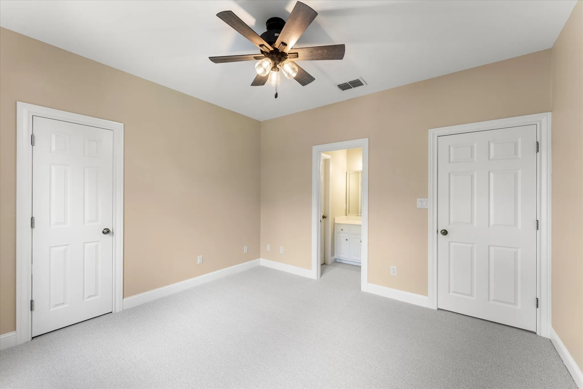 Single Family Residence For Sale in Wood County , 1222 Private Road 5980, Yantis, Texas 75497, 4 Bedrooms, 4 Bathrooms, 3 Garage spaces, 3,762 Sqft, built in 2000, Price $1,090,000, mls#21269120, Real Estate Agent in Yantis, Homes For Sale in Wood county, Homes For Sale in Yantis, Realtor in Yantis Texas, Real Estate Brokerage Independent Realty Texas, Luminita Cordes Realtor