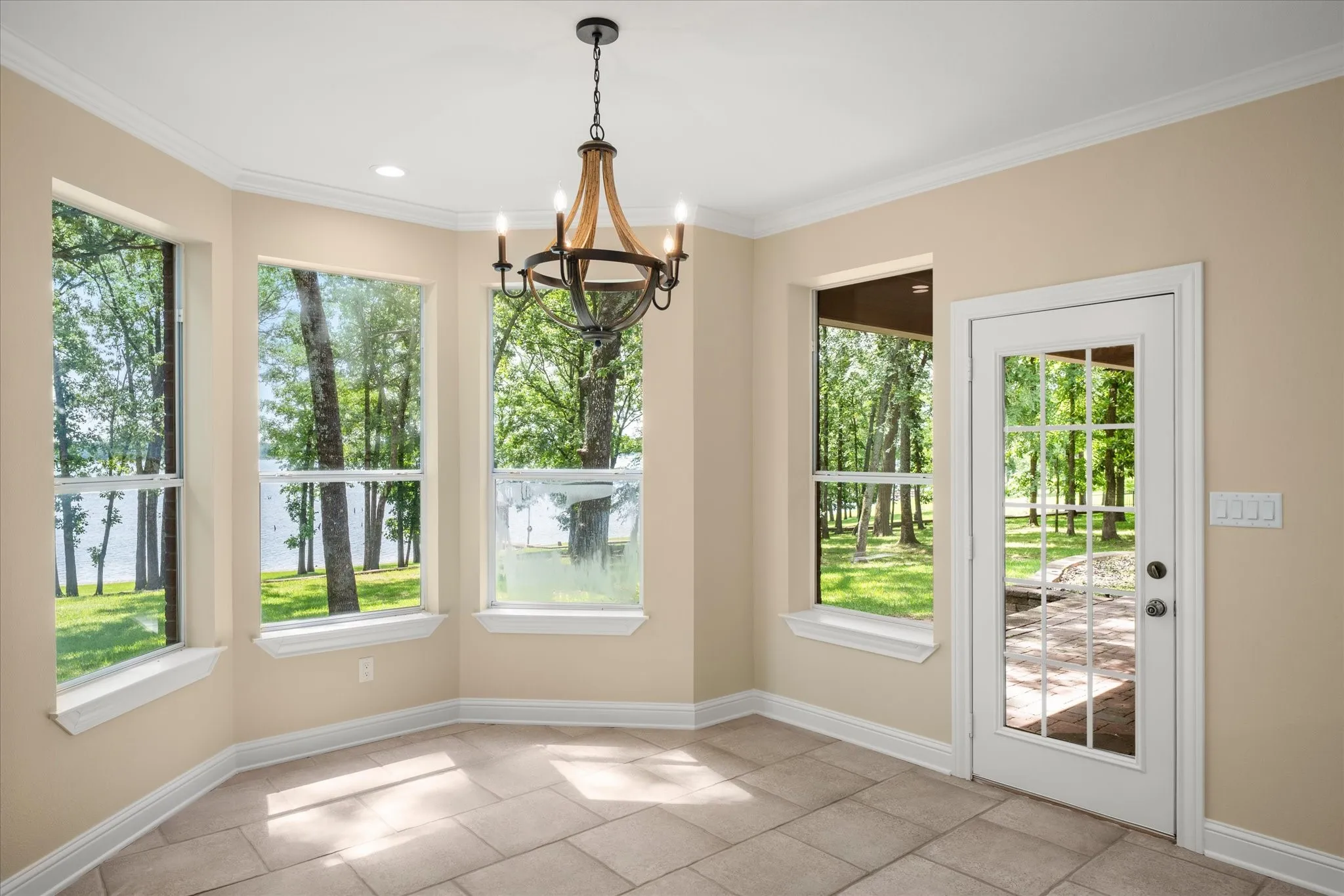 Single Family Residence For Sale in Wood County , 1222 Private Road 5980, Yantis, Texas 75497, 4 Bedrooms, 4 Bathrooms, 3 Garage spaces, 3,762 Sqft, built in 2000, Price $1,090,000, mls#21269120, Real Estate Agent in Yantis, Homes For Sale in Wood county, Homes For Sale in Yantis, Realtor in Yantis Texas, Real Estate Brokerage Independent Realty Texas, Luminita Cordes Realtor