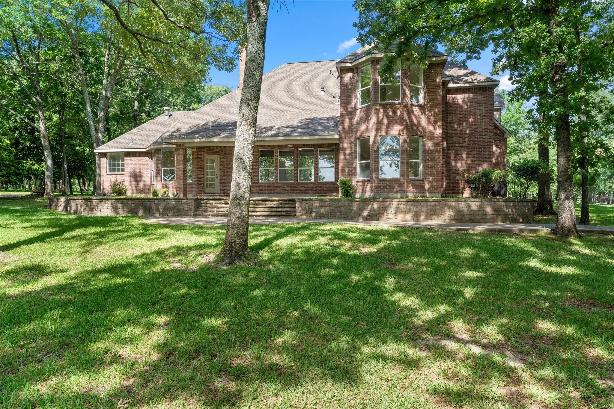Single Family Residence For Sale in Wood County , 1222 Private Road 5980, Yantis, Texas 75497, 4 Bedrooms, 4 Bathrooms, 3 Garage spaces, 3,762 Sqft, built in 2000, Price $1,090,000, mls#21269120, Real Estate Agent in Yantis, Homes For Sale in Wood county, Homes For Sale in Yantis, Realtor in Yantis Texas, Real Estate Brokerage Independent Realty Texas, Luminita Cordes Realtor