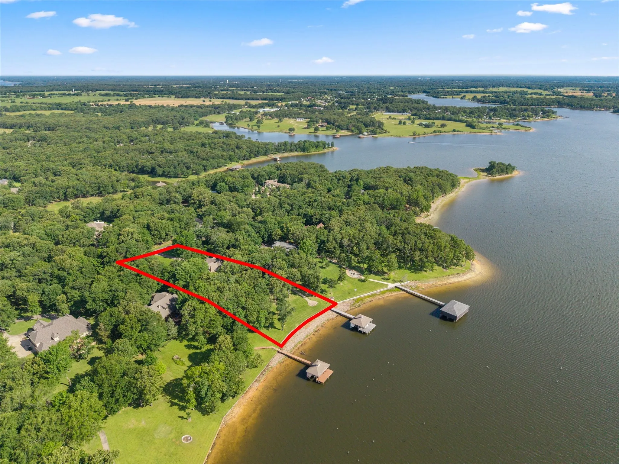 Single Family Residence For Sale in Wood County , 1222 Private Road 5980, Yantis, Texas 75497, 4 Bedrooms, 4 Bathrooms, 3 Garage spaces, 3,762 Sqft, built in 2000, Price $1,090,000, mls#21269120, Real Estate Agent in Yantis, Homes For Sale in Wood county, Homes For Sale in Yantis, Realtor in Yantis Texas, Real Estate Brokerage Independent Realty Texas, Luminita Cordes Realtor