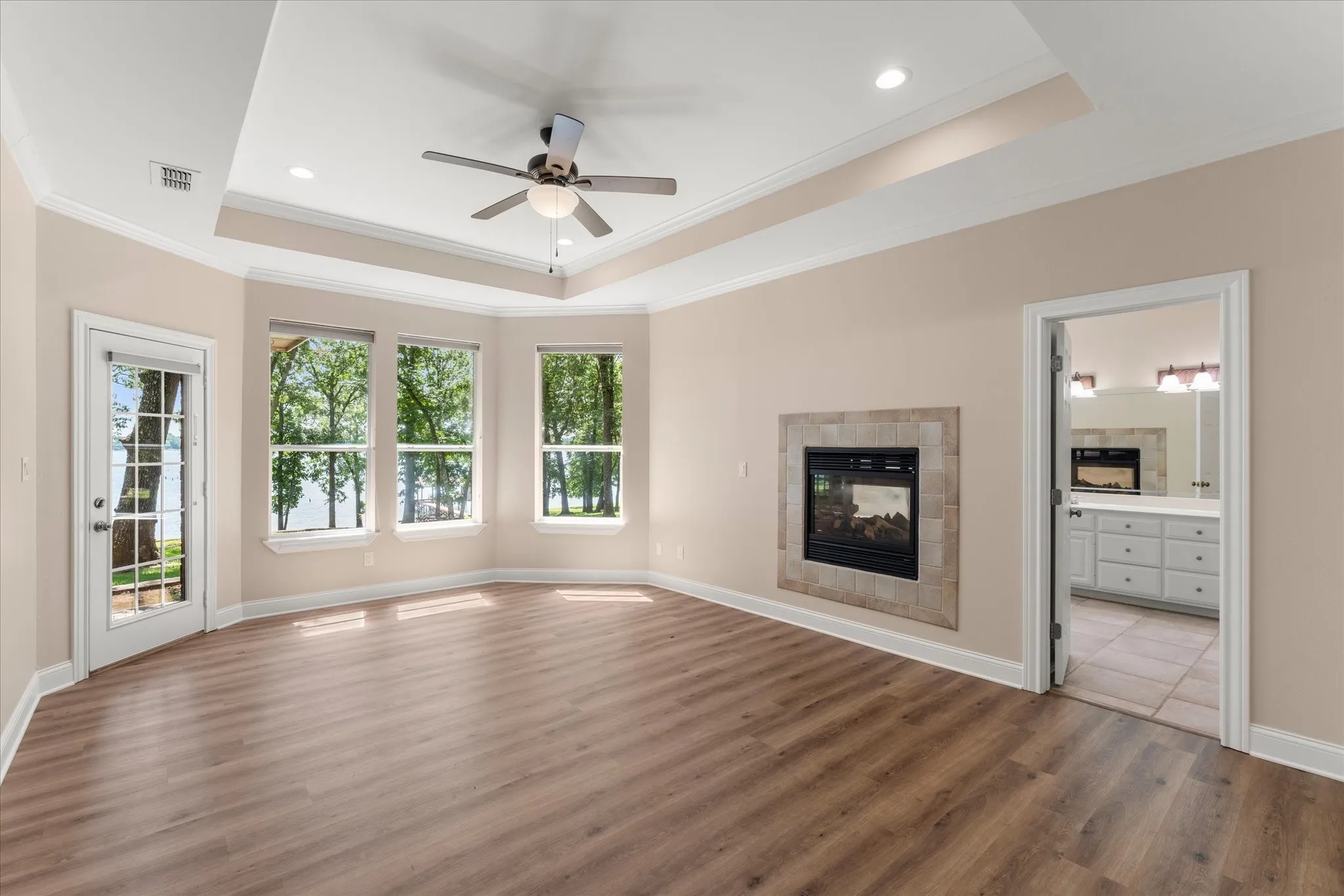 Single Family Residence For Sale in Wood County , 1222 Private Road 5980, Yantis, Texas 75497, 4 Bedrooms, 4 Bathrooms, 3 Garage spaces, 3,762 Sqft, built in 2000, Price $1,090,000, mls#21269120, Real Estate Agent in Yantis, Homes For Sale in Wood county, Homes For Sale in Yantis, Realtor in Yantis Texas, Real Estate Brokerage Independent Realty Texas, Luminita Cordes Realtor