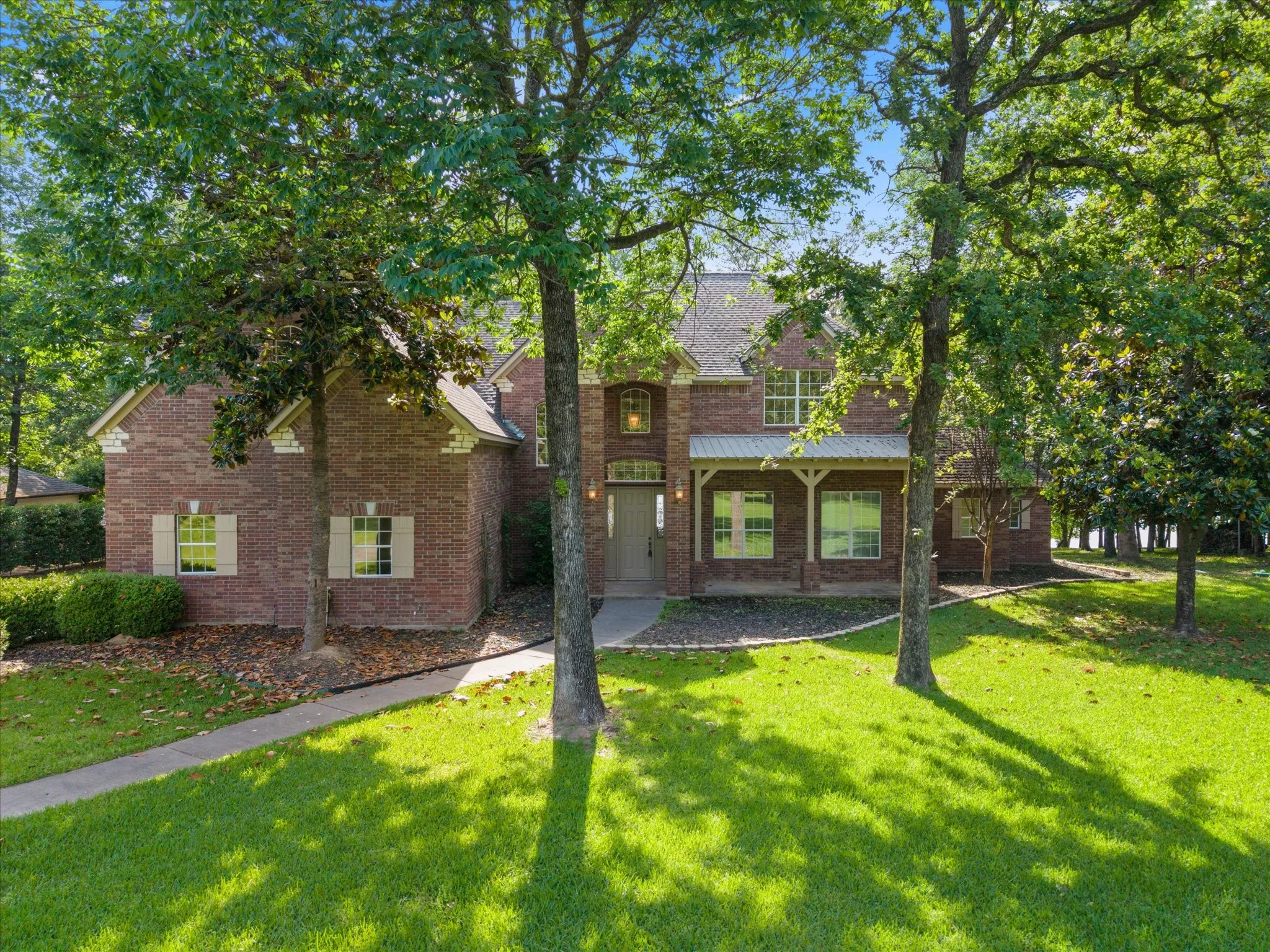 Single Family Residence For Sale in Wood County , 1222 Private Road 5980, Yantis, Texas 75497, 4 Bedrooms, 4 Bathrooms, 3 Garage spaces, 3,762 Sqft, built in 2000, Price $1,090,000, mls#21269120, Real Estate Agent in Yantis, Homes For Sale in Wood county, Homes For Sale in Yantis, Realtor in Yantis Texas, Real Estate Brokerage Independent Realty Texas, Luminita Cordes Realtor