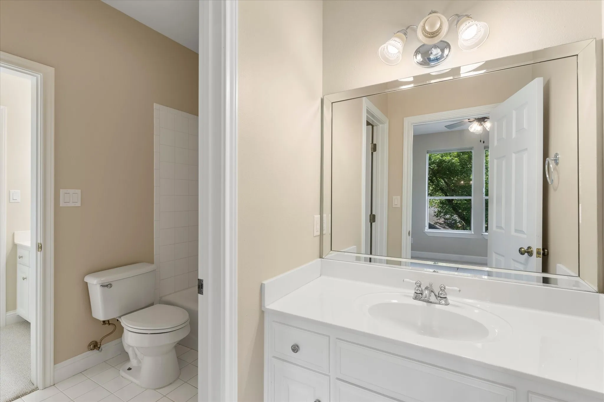 Single Family Residence For Sale in Wood County , 1222 Private Road 5980, Yantis, Texas 75497, 4 Bedrooms, 4 Bathrooms, 3 Garage spaces, 3,762 Sqft, built in 2000, Price $1,090,000, mls#21269120, Real Estate Agent in Yantis, Homes For Sale in Wood county, Homes For Sale in Yantis, Realtor in Yantis Texas, Real Estate Brokerage Independent Realty Texas, Luminita Cordes Realtor