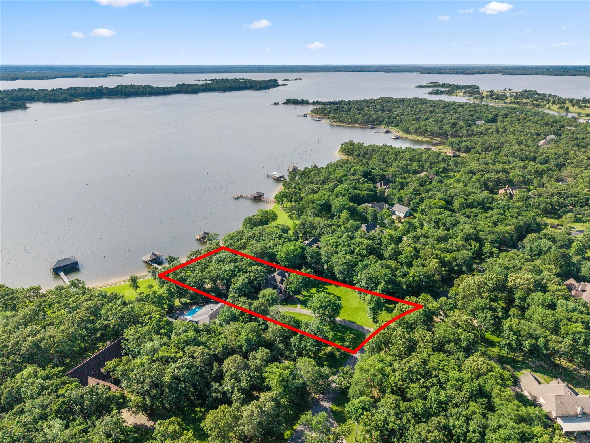 Single Family Residence For Sale in Wood County , 1222 Private Road 5980, Yantis, Texas 75497, 4 Bedrooms, 4 Bathrooms, 3 Garage spaces, 3,762 Sqft, built in 2000, Price $1,090,000, mls#21269120, Real Estate Agent in Yantis, Homes For Sale in Wood county, Homes For Sale in Yantis, Realtor in Yantis Texas, Real Estate Brokerage Independent Realty Texas, Luminita Cordes Realtor
