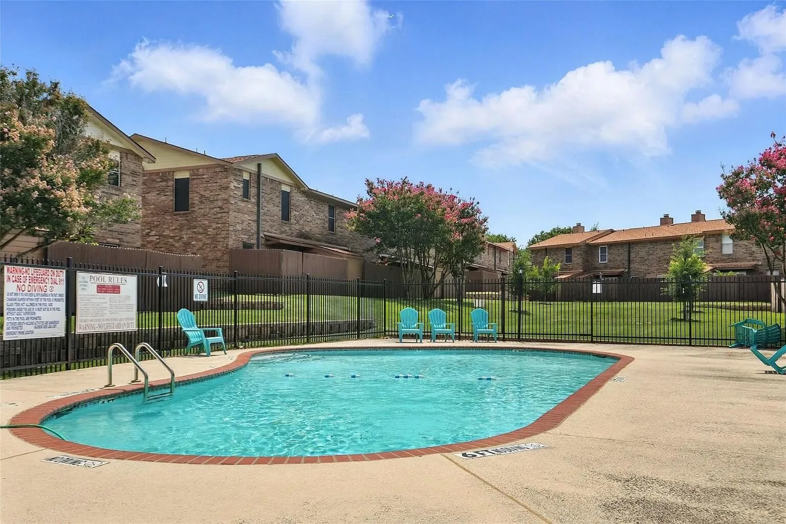 Townhouse For Sale in Dallas County , 923 Vedral Place, Cedar Hill, Texas 75104, 3 Bedroom, 3 Bathroom, Garage spaces, 1,242 Sqft, built in 1983, mls#21273666, Real Estate Agent in Cedar Hill, Homes For Sale in Dallas county, Homes For Sale in Cedar Hill, Realtor in Cedar Hill Texas, Real Estate Brokerage Independent Realty Texas, Luminita Cordes Realtor