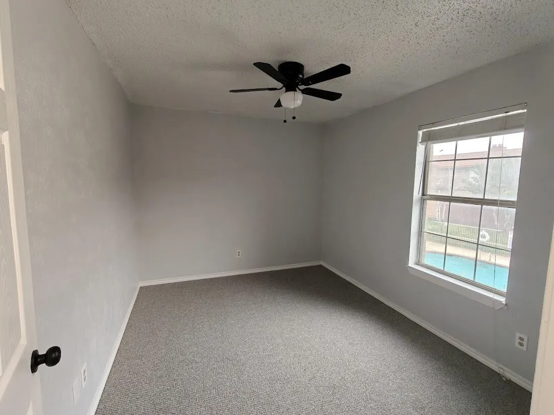 Townhouse For Sale in Dallas County , 923 Vedral Place, Cedar Hill, Texas 75104, 3 Bedroom, 3 Bathroom, Garage spaces, 1,242 Sqft, built in 1983, mls#21273666, Real Estate Agent in Cedar Hill, Homes For Sale in Dallas county, Homes For Sale in Cedar Hill, Realtor in Cedar Hill Texas, Real Estate Brokerage Independent Realty Texas, Luminita Cordes Realtor