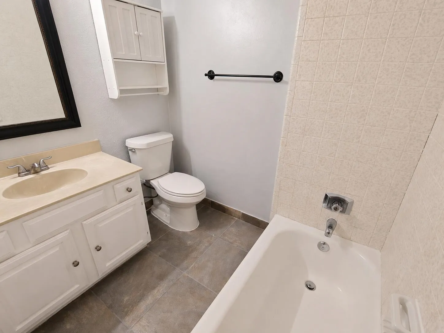 Townhouse For Sale in Dallas County , 923 Vedral Place, Cedar Hill, Texas 75104, 3 Bedroom, 3 Bathroom, Garage spaces, 1,242 Sqft, built in 1983, mls#21273666, Real Estate Agent in Cedar Hill, Homes For Sale in Dallas county, Homes For Sale in Cedar Hill, Realtor in Cedar Hill Texas, Real Estate Brokerage Independent Realty Texas, Luminita Cordes Realtor