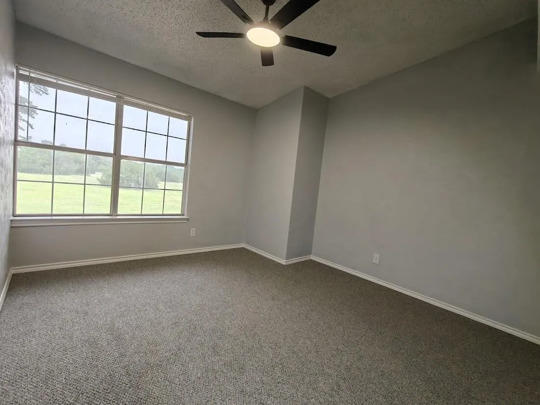 Townhouse For Sale in Dallas County , 923 Vedral Place, Cedar Hill, Texas 75104, 3 Bedroom, 3 Bathroom, Garage spaces, 1,242 Sqft, built in 1983, mls#21273666, Real Estate Agent in Cedar Hill, Homes For Sale in Dallas county, Homes For Sale in Cedar Hill, Realtor in Cedar Hill Texas, Real Estate Brokerage Independent Realty Texas, Luminita Cordes Realtor