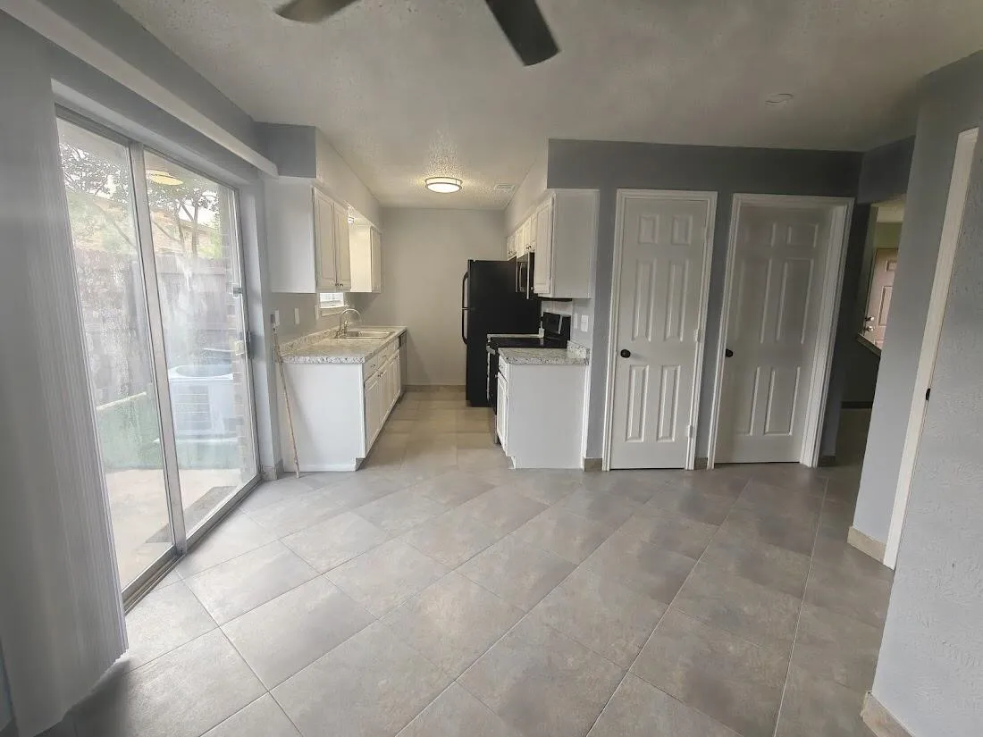 Townhouse For Sale in Dallas County , 923 Vedral Place, Cedar Hill, Texas 75104, 3 Bedroom, 3 Bathroom, Garage spaces, 1,242 Sqft, built in 1983, mls#21273666, Real Estate Agent in Cedar Hill, Homes For Sale in Dallas county, Homes For Sale in Cedar Hill, Realtor in Cedar Hill Texas, Real Estate Brokerage Independent Realty Texas, Luminita Cordes Realtor