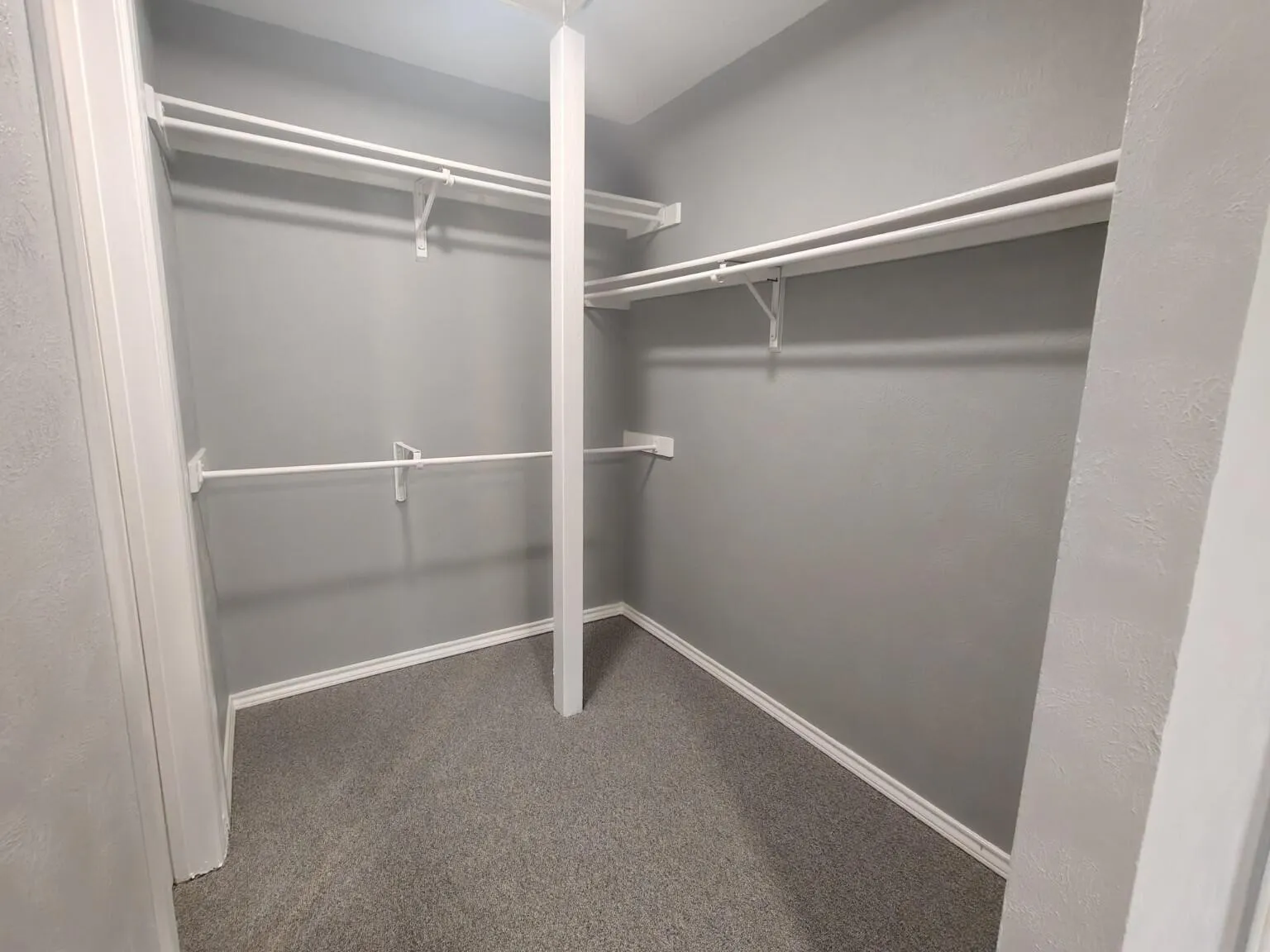 Townhouse For Sale in Dallas County , 923 Vedral Place, Cedar Hill, Texas 75104, 3 Bedroom, 3 Bathroom, Garage spaces, 1,242 Sqft, built in 1983, mls#21273666, Real Estate Agent in Cedar Hill, Homes For Sale in Dallas county, Homes For Sale in Cedar Hill, Realtor in Cedar Hill Texas, Real Estate Brokerage Independent Realty Texas, Luminita Cordes Realtor