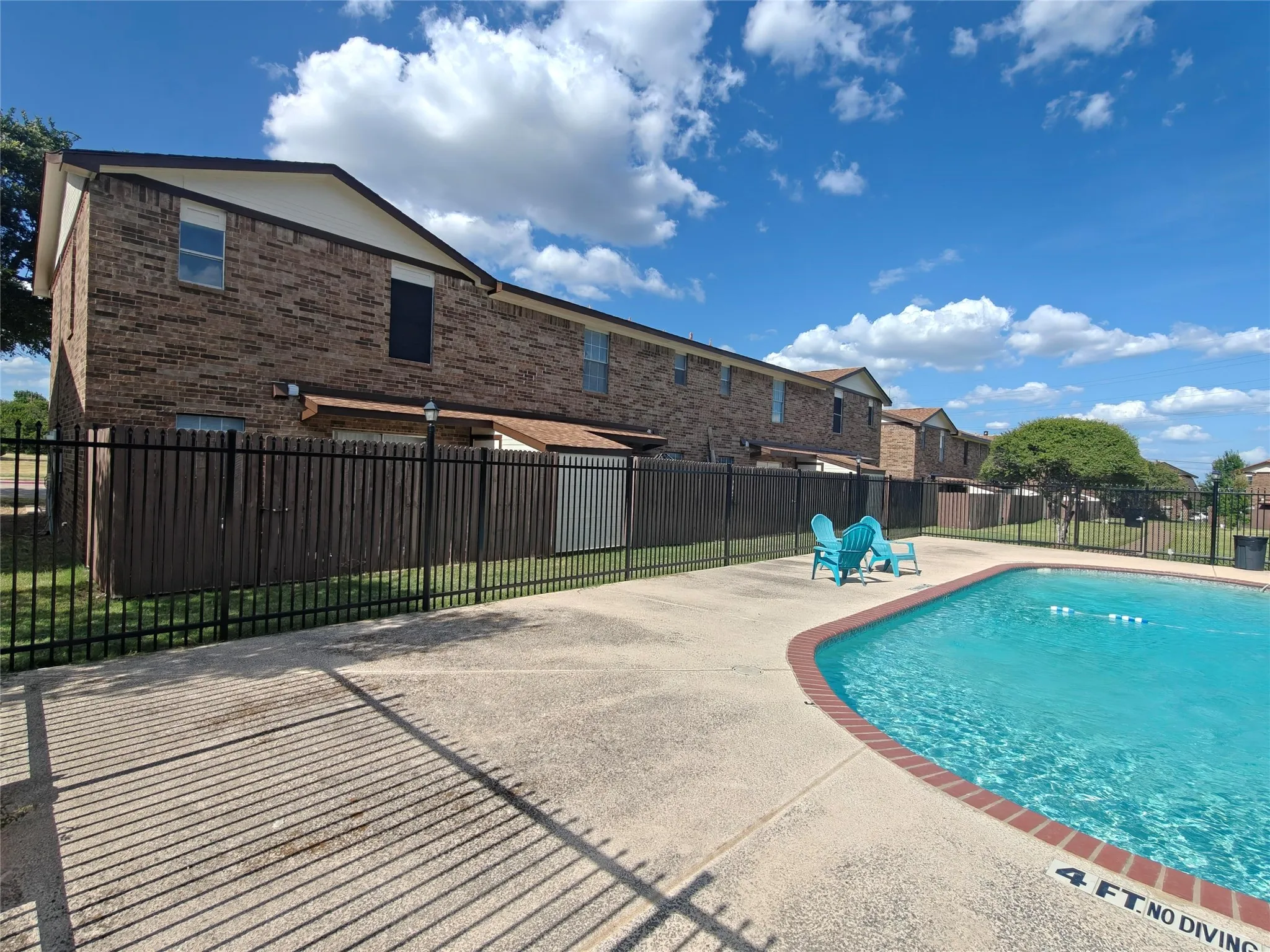 Townhouse For Sale in Dallas County , 923 Vedral Place, Cedar Hill, Texas 75104, 3 Bedroom, 3 Bathroom, Garage spaces, 1,242 Sqft, built in 1983, mls#21273666, Real Estate Agent in Cedar Hill, Homes For Sale in Dallas county, Homes For Sale in Cedar Hill, Realtor in Cedar Hill Texas, Real Estate Brokerage Independent Realty Texas, Luminita Cordes Realtor