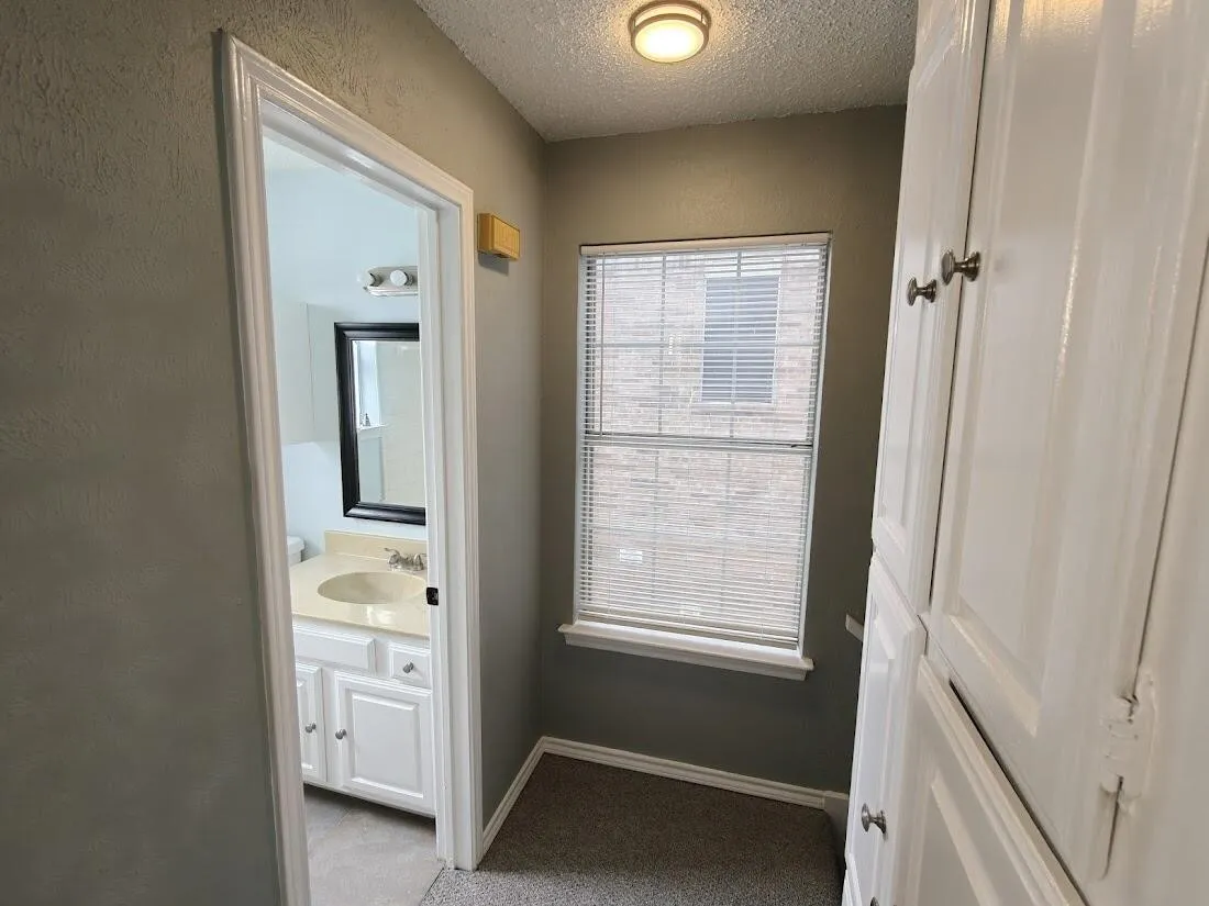 Townhouse For Sale in Dallas County , 923 Vedral Place, Cedar Hill, Texas 75104, 3 Bedroom, 3 Bathroom, Garage spaces, 1,242 Sqft, built in 1983, mls#21273666, Real Estate Agent in Cedar Hill, Homes For Sale in Dallas county, Homes For Sale in Cedar Hill, Realtor in Cedar Hill Texas, Real Estate Brokerage Independent Realty Texas, Luminita Cordes Realtor