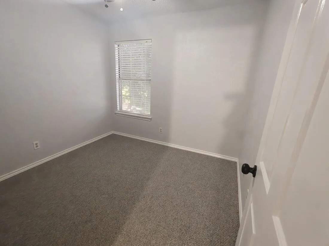 Townhouse For Sale in Dallas County , 923 Vedral Place, Cedar Hill, Texas 75104, 3 Bedroom, 3 Bathroom, Garage spaces, 1,242 Sqft, built in 1983, mls#21273666, Real Estate Agent in Cedar Hill, Homes For Sale in Dallas county, Homes For Sale in Cedar Hill, Realtor in Cedar Hill Texas, Real Estate Brokerage Independent Realty Texas, Luminita Cordes Realtor