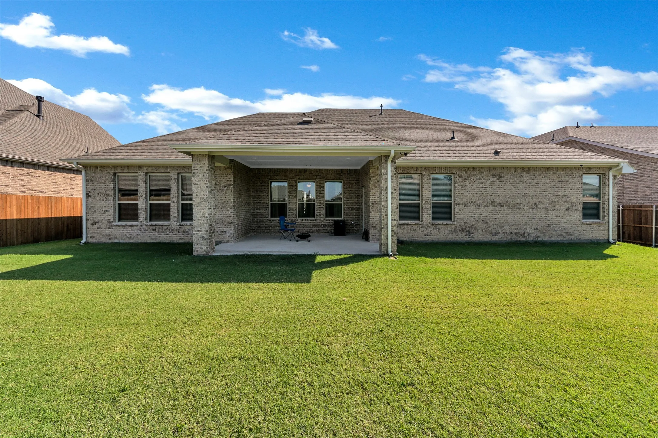 Single Family Residence For Sale in Dallas County , 1420 Kendal Drive, De Soto, Texas 75115, 4 Bedroom, 4 Bathroom, 2 Garage spaces, 2,762 Sqft, built in 2023, Price $464,900, mls#21264584, Real Estate Agent in De Soto, Homes For Sale in Dallas county, Homes For Sale in De Soto, Realtor in De Soto Texas, Real Estate Brokerage Independent Realty Texas, Luminita Cordes Realtor