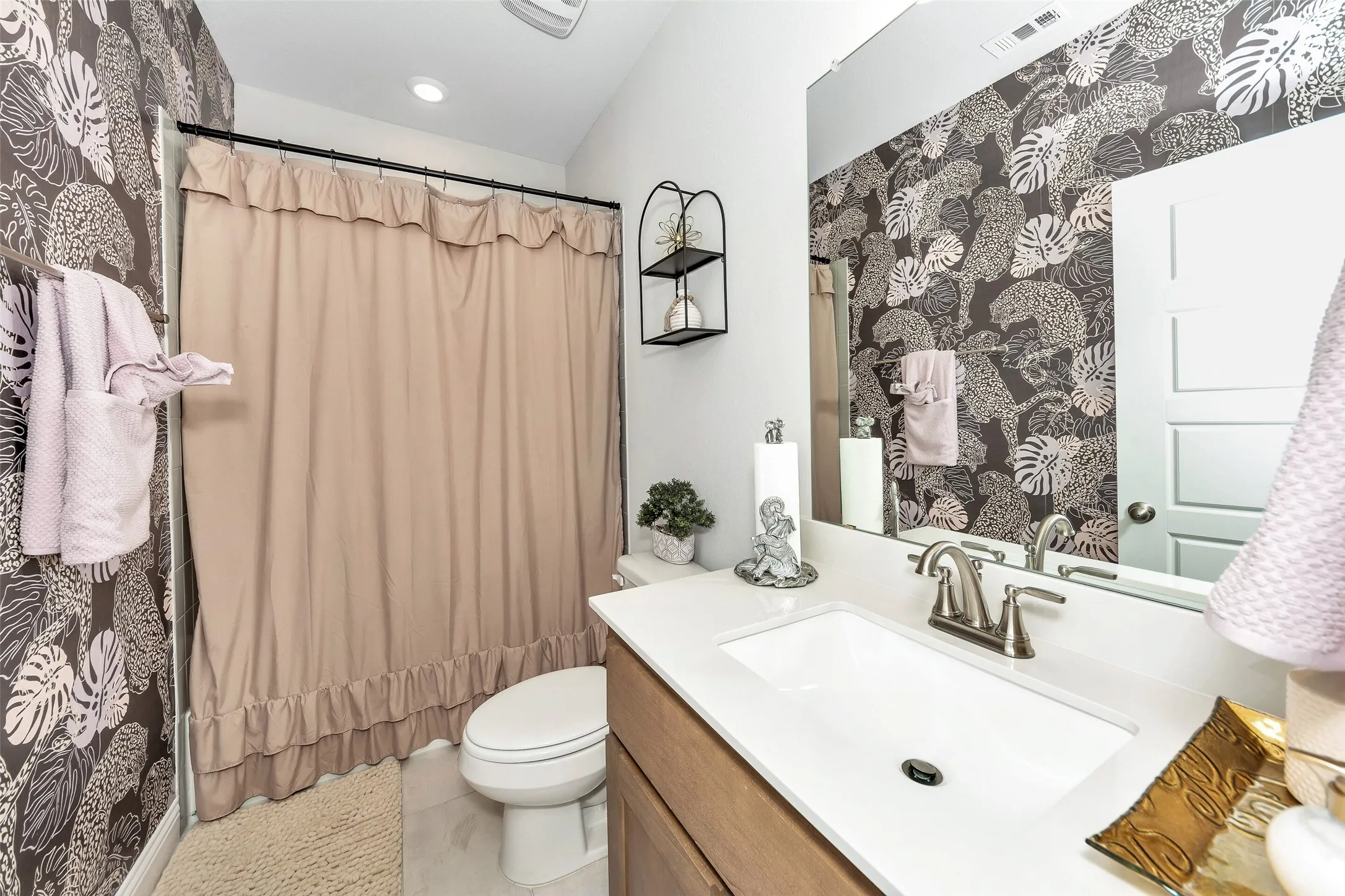 Single Family Residence For Sale in Dallas County , 1420 Kendal Drive, De Soto, Texas 75115, 4 Bedroom, 4 Bathroom, 2 Garage spaces, 2,762 Sqft, built in 2023, Price $464,900, mls#21264584, Real Estate Agent in De Soto, Homes For Sale in Dallas county, Homes For Sale in De Soto, Realtor in De Soto Texas, Real Estate Brokerage Independent Realty Texas, Luminita Cordes Realtor