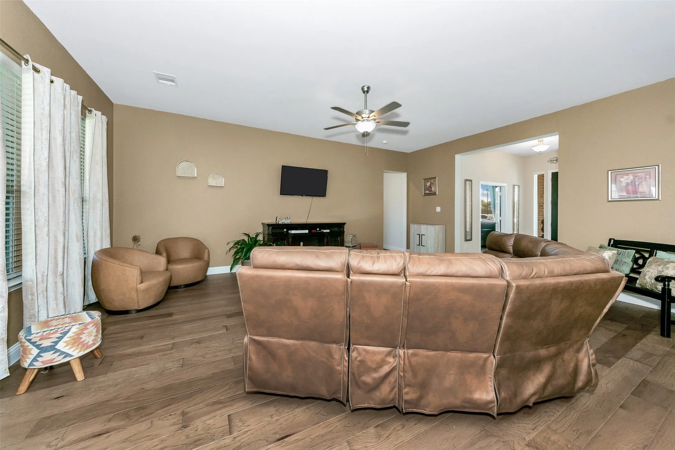 Single Family Residence For Sale in Dallas County , 1420 Kendal Drive, De Soto, Texas 75115, 4 Bedroom, 4 Bathroom, 2 Garage spaces, 2,762 Sqft, built in 2023, Price $464,900, mls#21264584, Real Estate Agent in De Soto, Homes For Sale in Dallas county, Homes For Sale in De Soto, Realtor in De Soto Texas, Real Estate Brokerage Independent Realty Texas, Luminita Cordes Realtor