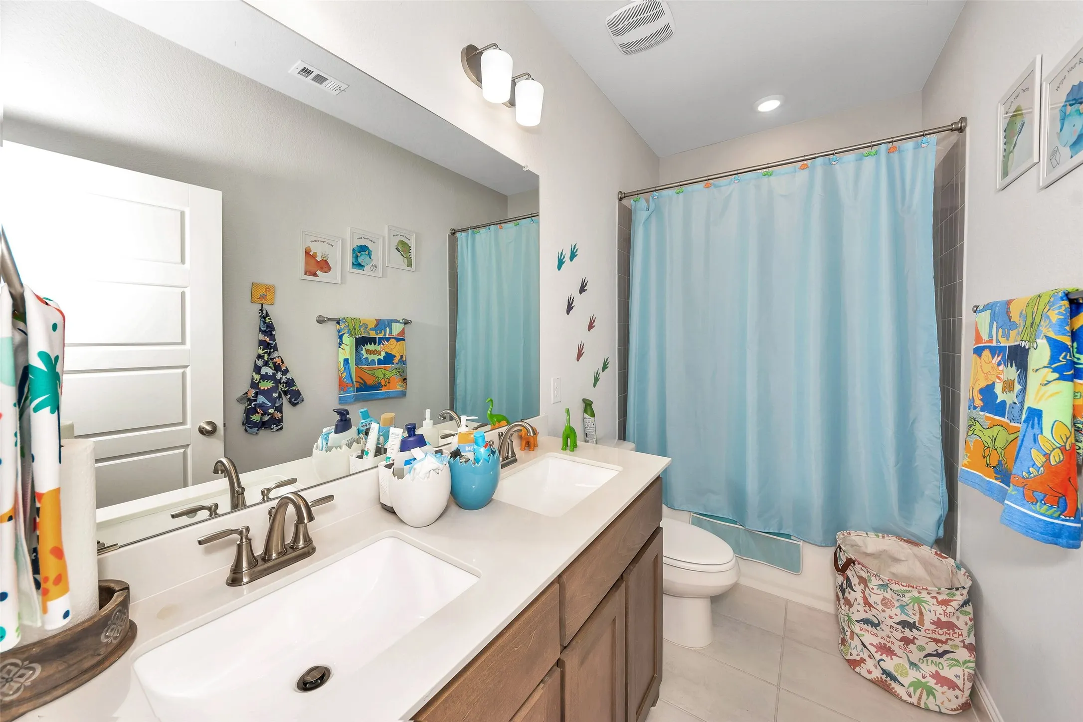 Single Family Residence For Sale in Dallas County , 1420 Kendal Drive, De Soto, Texas 75115, 4 Bedroom, 4 Bathroom, 2 Garage spaces, 2,762 Sqft, built in 2023, Price $464,900, mls#21264584, Real Estate Agent in De Soto, Homes For Sale in Dallas county, Homes For Sale in De Soto, Realtor in De Soto Texas, Real Estate Brokerage Independent Realty Texas, Luminita Cordes Realtor