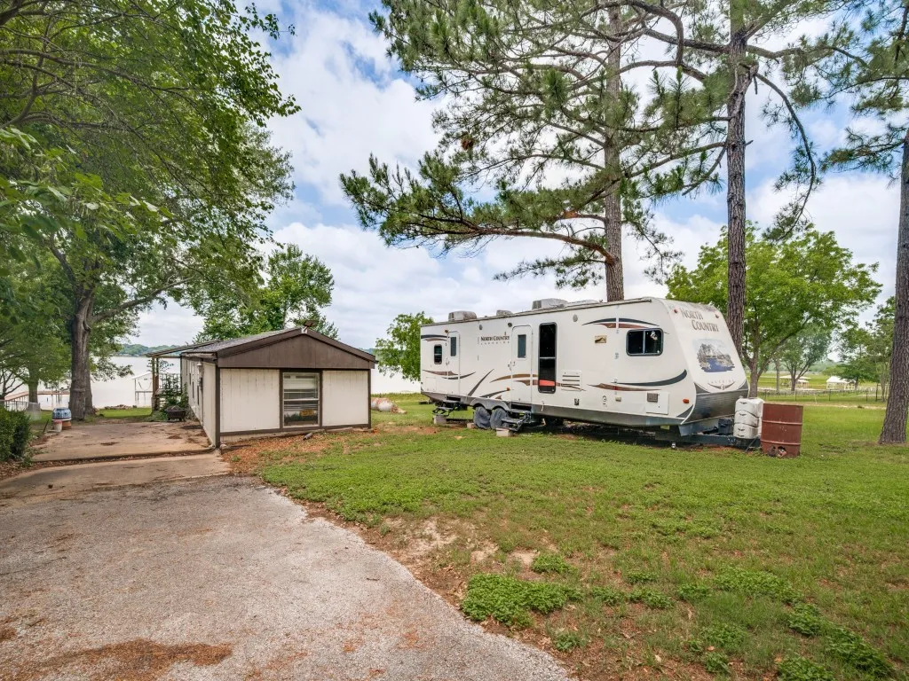 Mobile Home For Sale in Henderson County , 117 Prairie Drive, Mabank, Texas 75156, 2 Bedroom, 2 Bathroom, Garage spaces, 784 Sqft, built in 1970, mls#21267783, Real Estate Agent in Mabank, Homes For Sale in Henderson county, Homes For Sale in Mabank, Realtor in Mabank Texas, Real Estate Brokerage Independent Realty Texas, Luminita Cordes Realtor