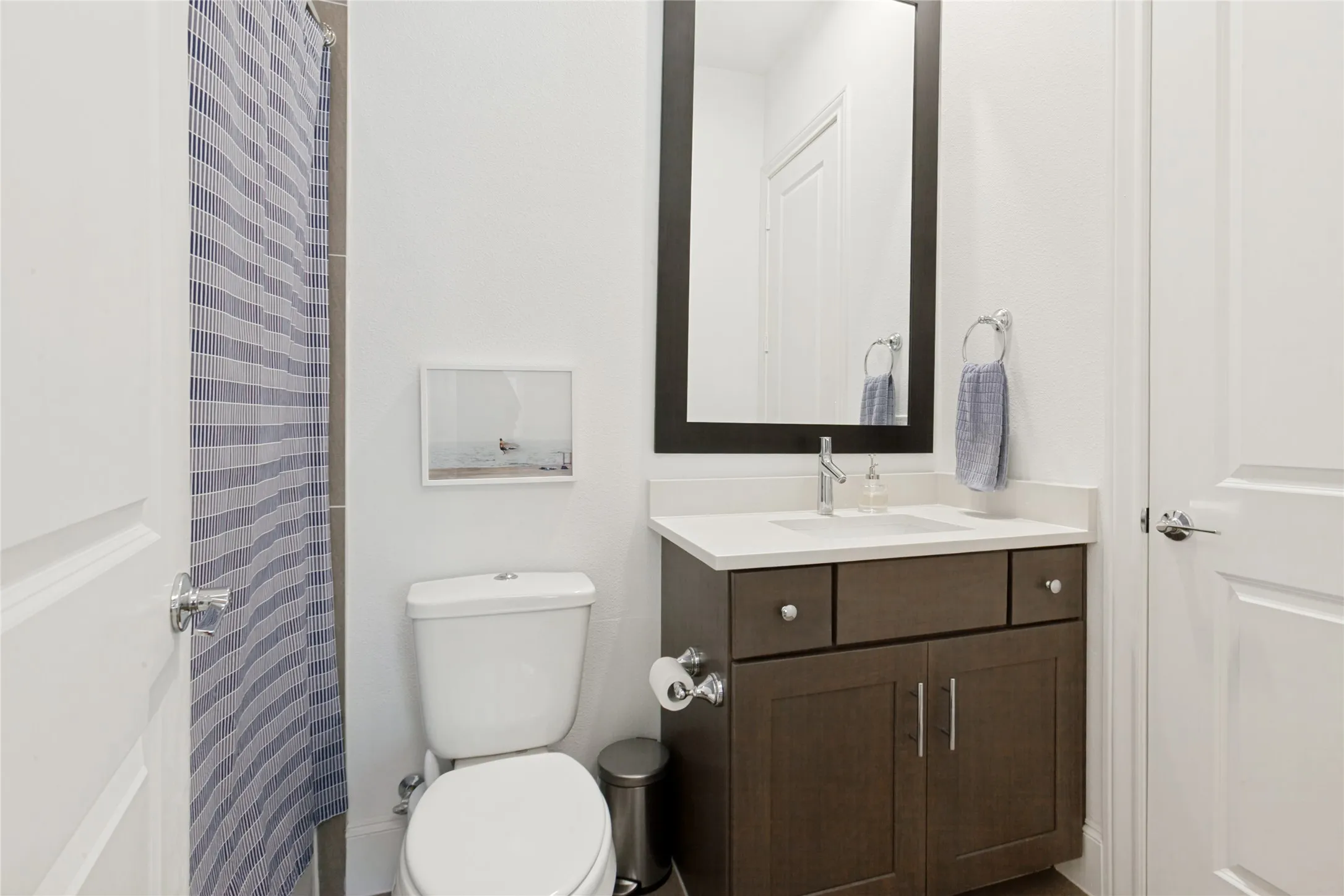 First floor en suite bath