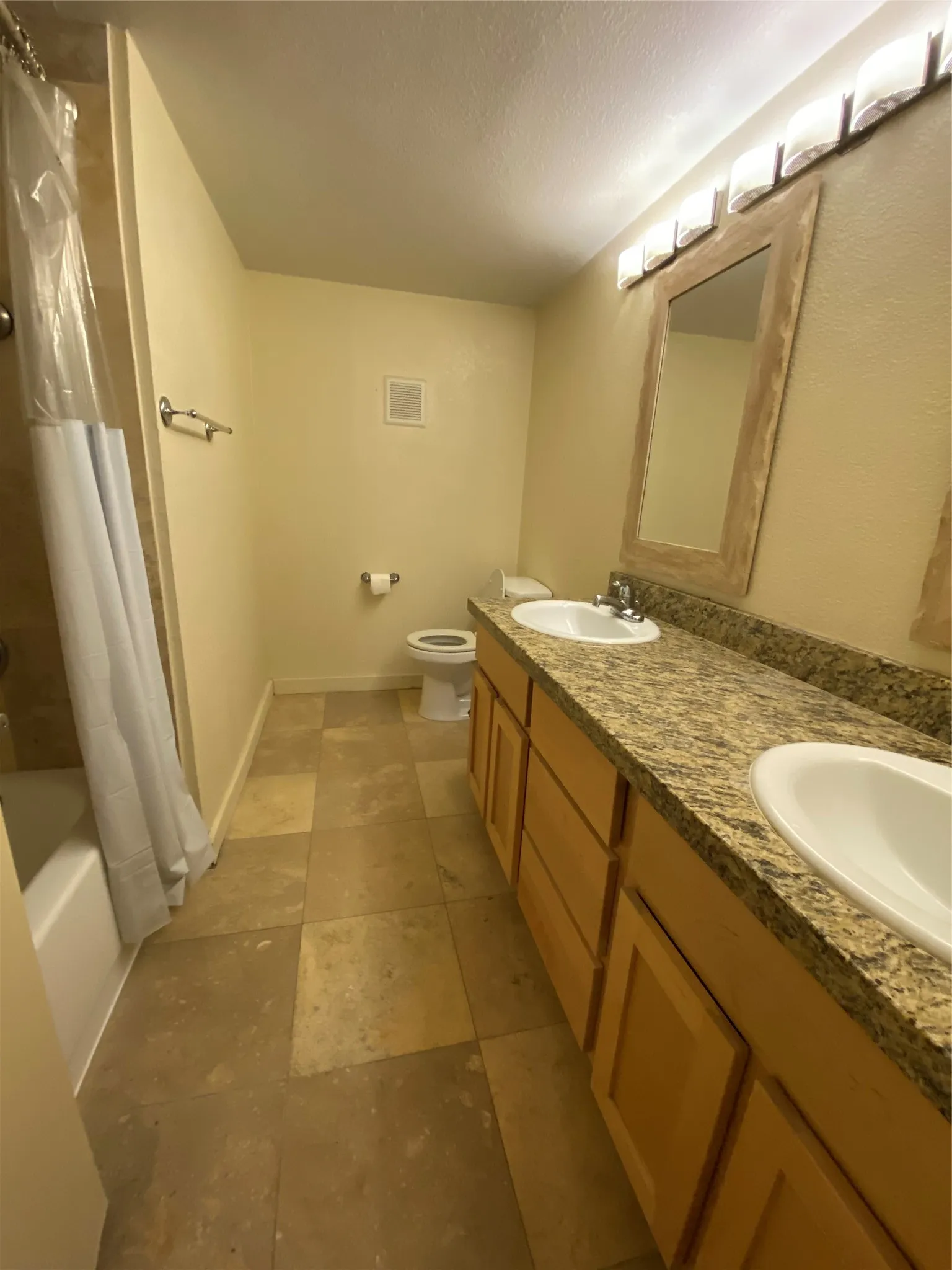 Condominium For Rent in Dallas County , 4777 Cedar Springs Road 5B, Dallas, Texas 75219, 2 Bedrooms, 2 Bathrooms, Garage spaces, 1,000 Sqft, built in 1983, Price $1,500, mls#21273688, Real Estate Agent in Dallas, Homes For Rent in Dallas county, Homes For Rent in Dallas, Realtor in Dallas Texas, Real Estate Brokerage Independent Realty Texas, Luminita Cordes Realtor