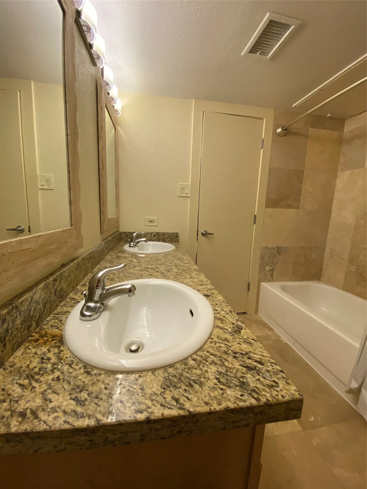 Condominium For Rent in Dallas County , 4777 Cedar Springs Road 5B, Dallas, Texas 75219, 2 Bedrooms, 2 Bathrooms, Garage spaces, 1,000 Sqft, built in 1983, Price $1,500, mls#21273688, Real Estate Agent in Dallas, Homes For Rent in Dallas county, Homes For Rent in Dallas, Realtor in Dallas Texas, Real Estate Brokerage Independent Realty Texas, Luminita Cordes Realtor