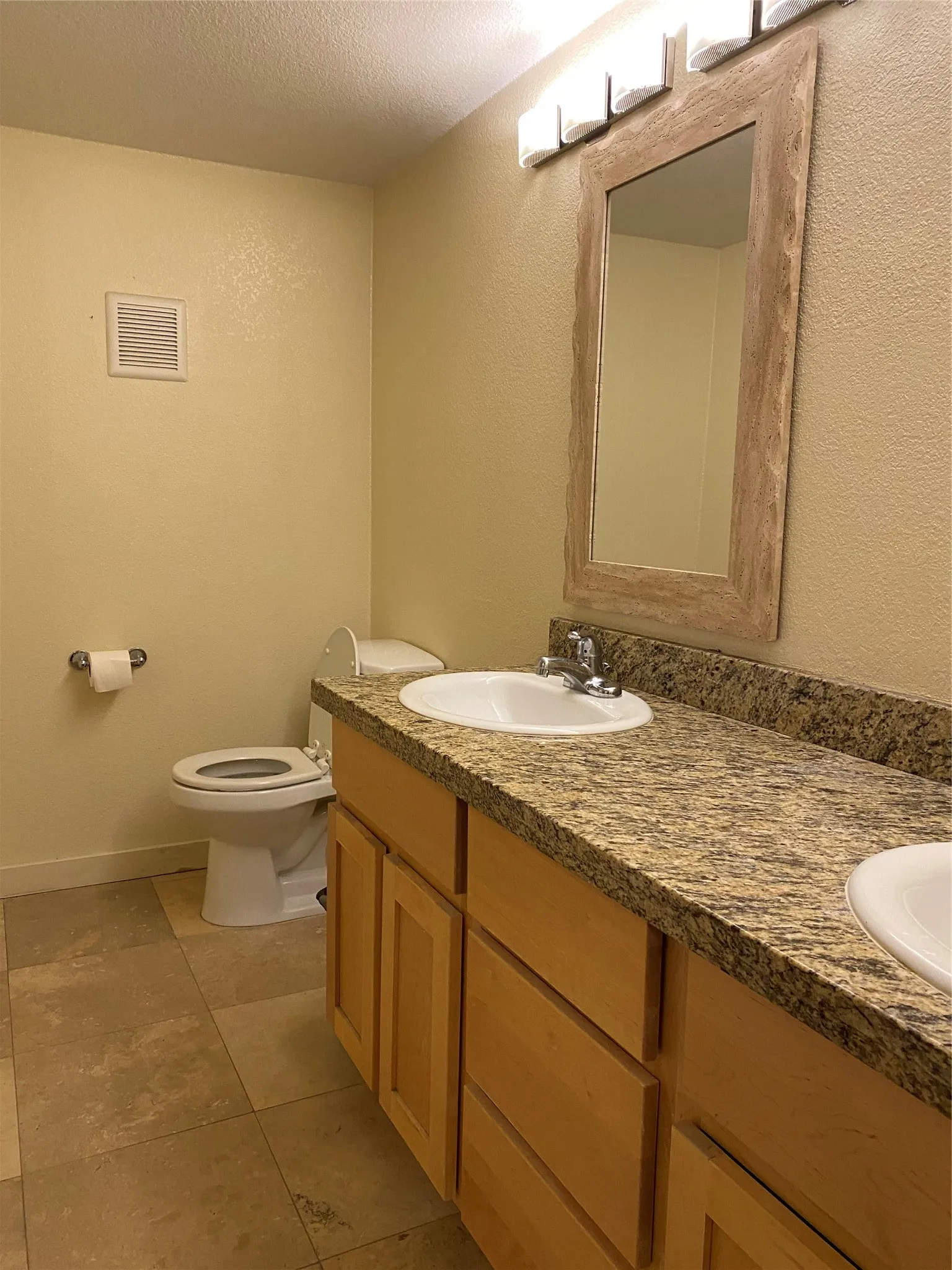 Condominium For Rent in Dallas County , 4777 Cedar Springs Road 5B, Dallas, Texas 75219, 2 Bedrooms, 2 Bathrooms, Garage spaces, 1,000 Sqft, built in 1983, Price $1,500, mls#21273688, Real Estate Agent in Dallas, Homes For Rent in Dallas county, Homes For Rent in Dallas, Realtor in Dallas Texas, Real Estate Brokerage Independent Realty Texas, Luminita Cordes Realtor